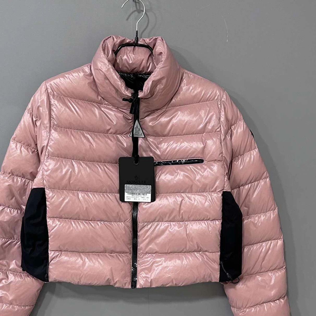 Moncler Moncler nude back logo short down jacket Size S / US 4 / IT 40 - 2 Thumbnail