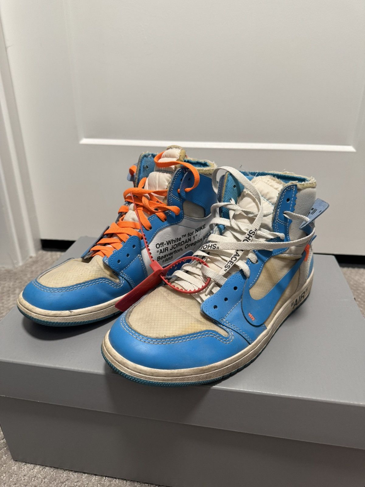 Nike × Off-White Air Jordan 1 Retro High OG 'UNC' Off White Size US 10 / EU 43 - 1 Thumbnail