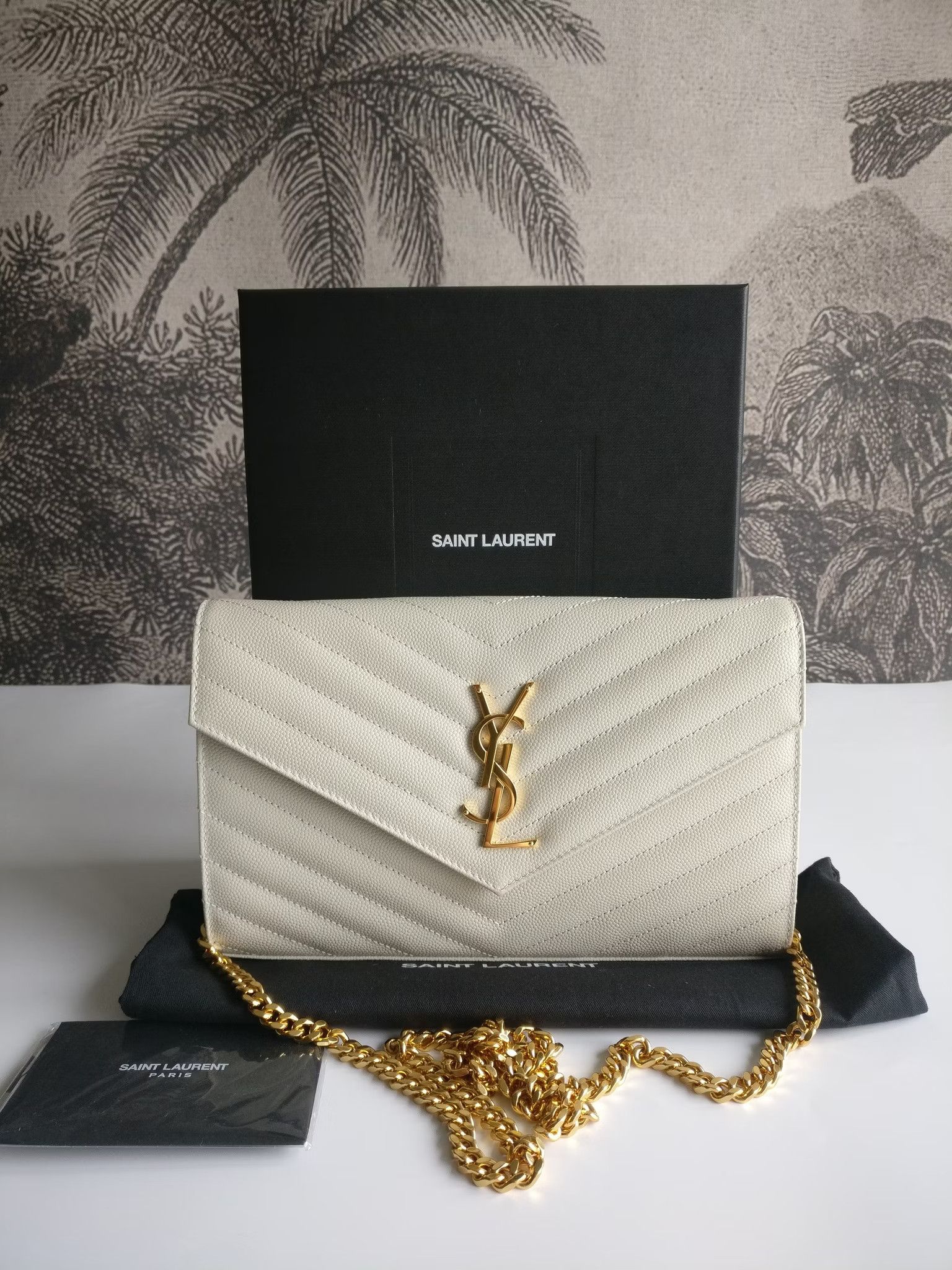 Saint Laurent Paris o1b1hav110824 Size: OS / Cassandre Chain Wallet in White Size ONE SIZE - 3 Thumbnail