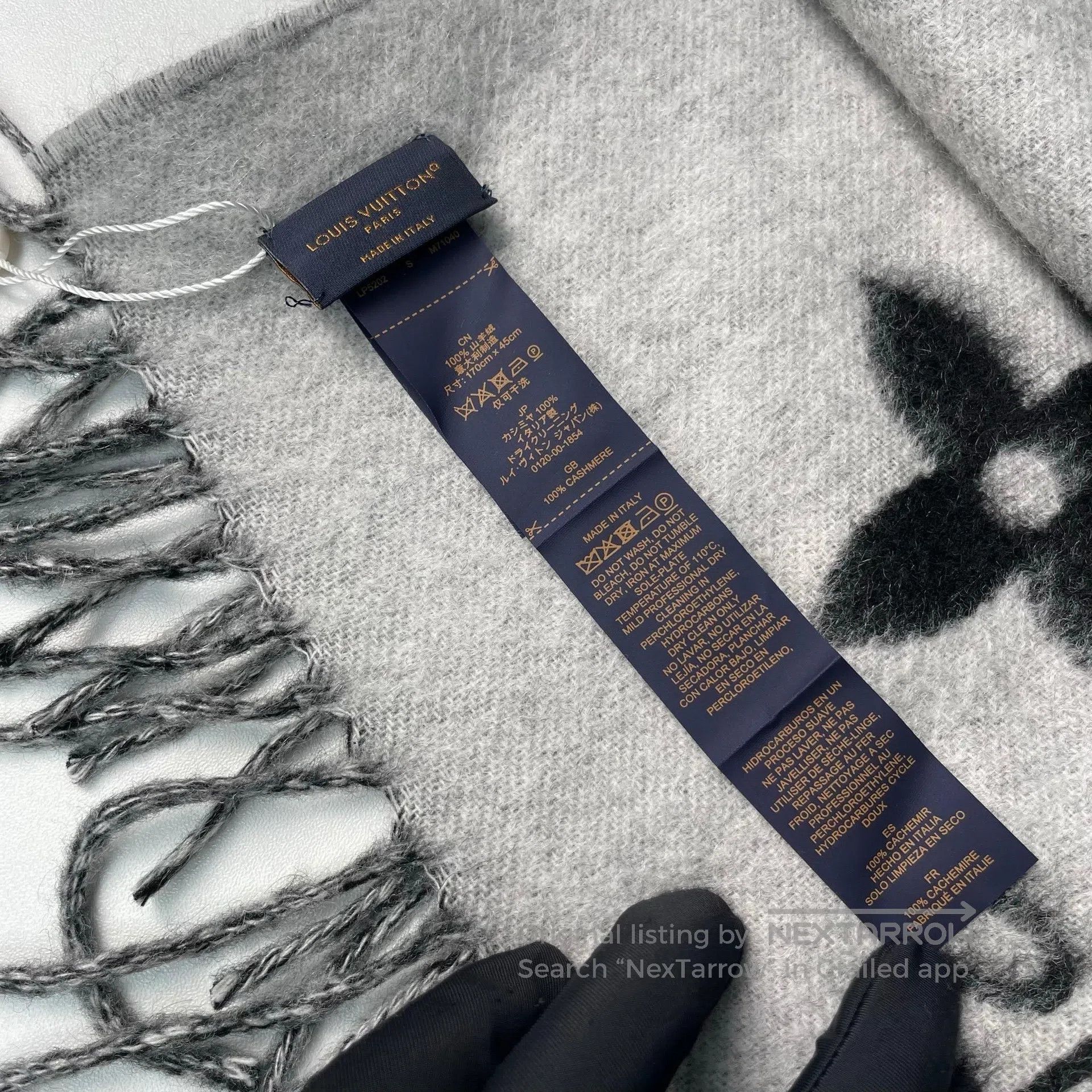 Louis Vuitton Louis Vuitton Black and Gray Full Logo Cashmere Double-Fac Size ONE SIZE - 7 Thumbnail