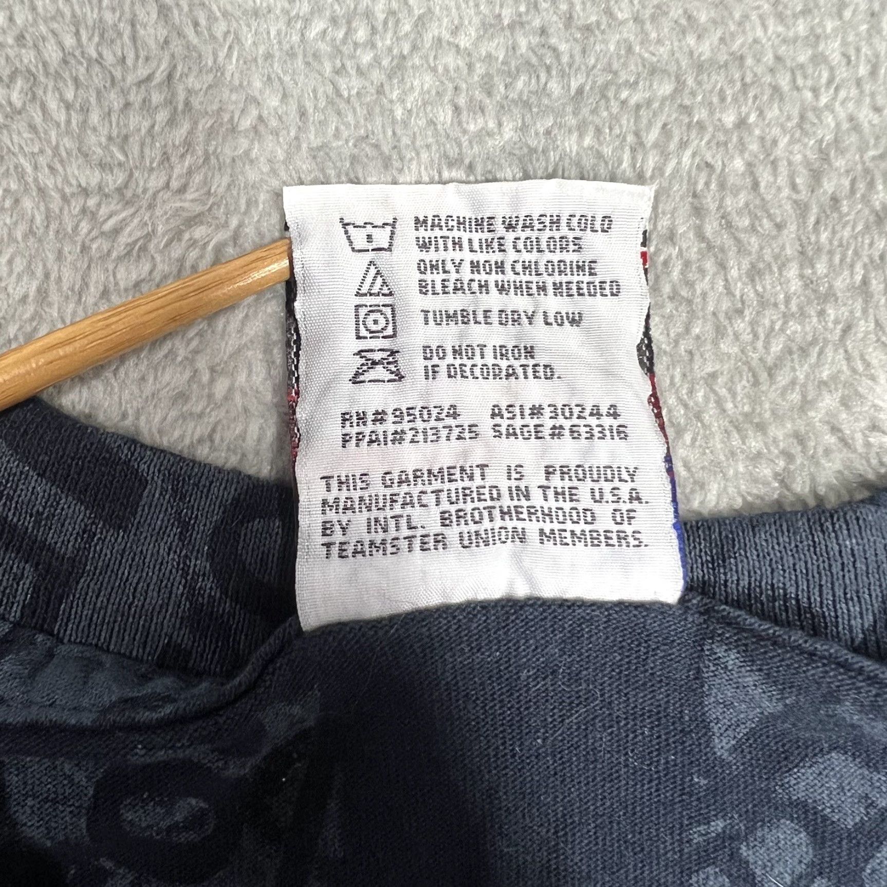 Vintage VINTAGE Union Made IBEW Local 18 Los Angeles T-Shirt Navy Blue XL Crew Neck Short Sleeve 100% Cotton Mens Union Logo 90s USA AOP Size US XL / EU 56 / 4 - 5 Thumbnail
