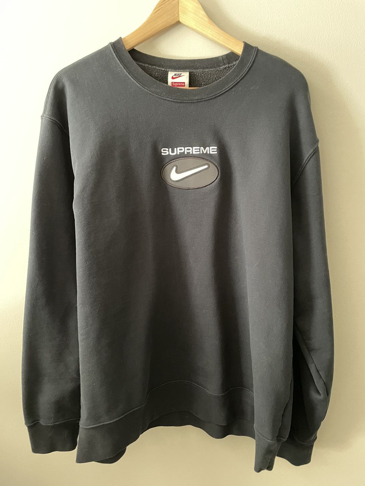 Supreme nike hot sale crewneck black