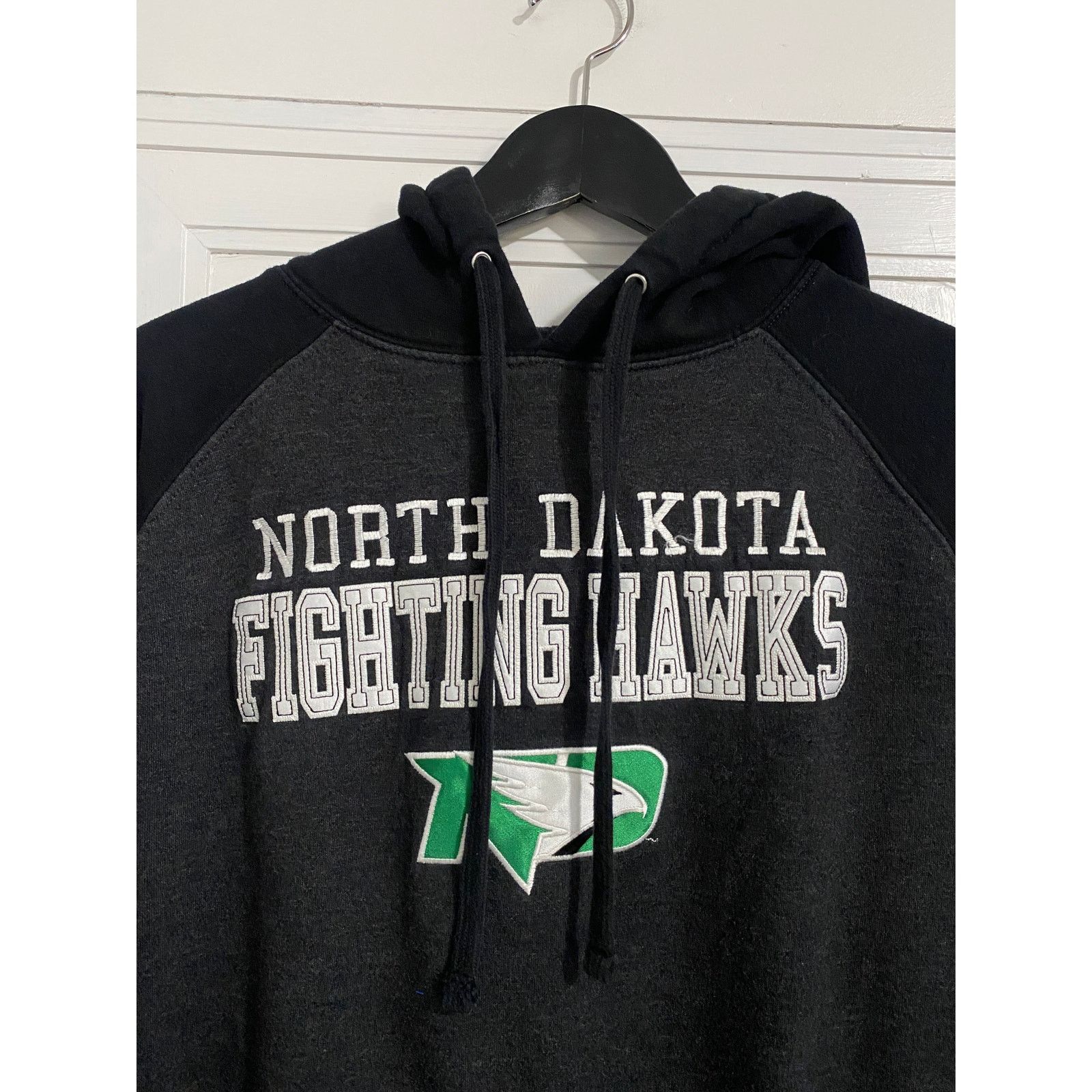 NCAA University of North Dakota Fighting Hawks Hoodie Size Small Size US S / EU 44-46 / 1 - 2 Thumbnail