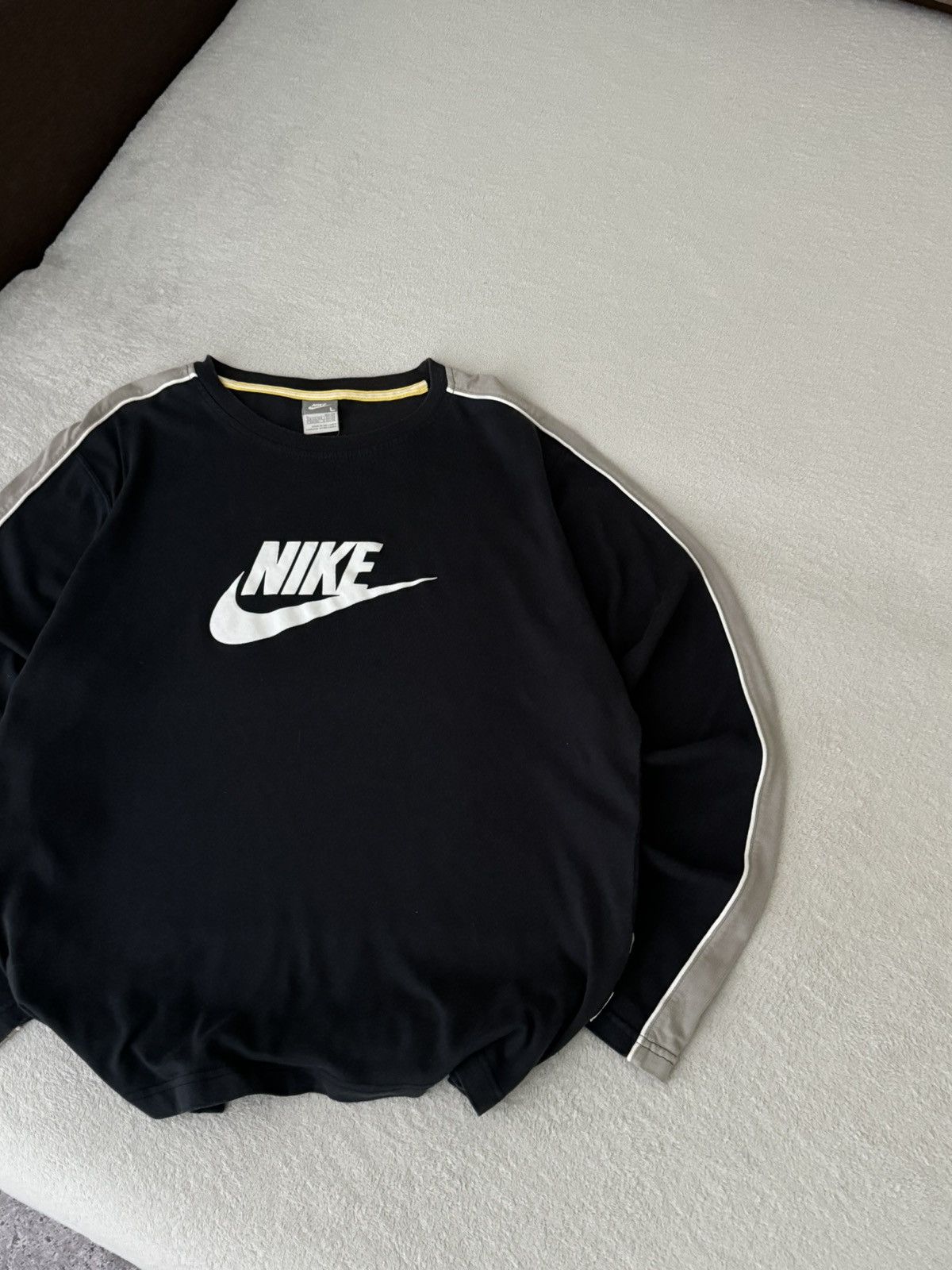 Nike Vintage Nike Y2K swoosh long sleeve sweatshir Size US L / EU 52-54 / 3 - 5 Thumbnail