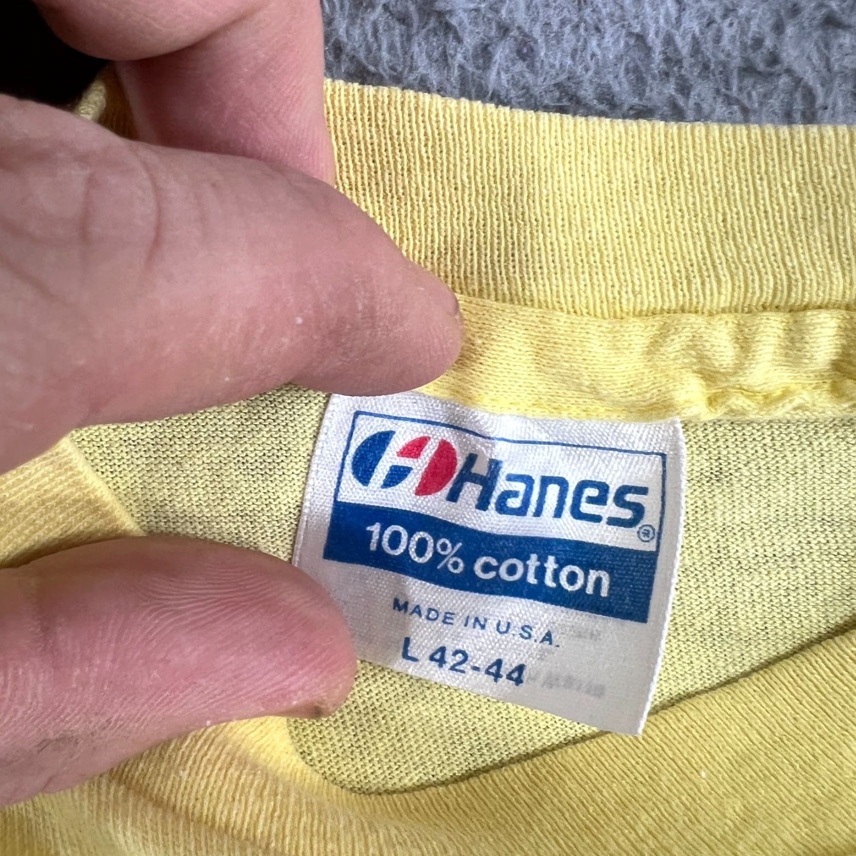 Hanes VINTAGE ARLO GUTHRIE Tour 87 ALICE'S RESTAURANT MASSACREE Shirt Unisex L Yellow 1980s Graphic Tee Mens Women? Size US L / EU 52-54 / 3 - 6 Thumbnail