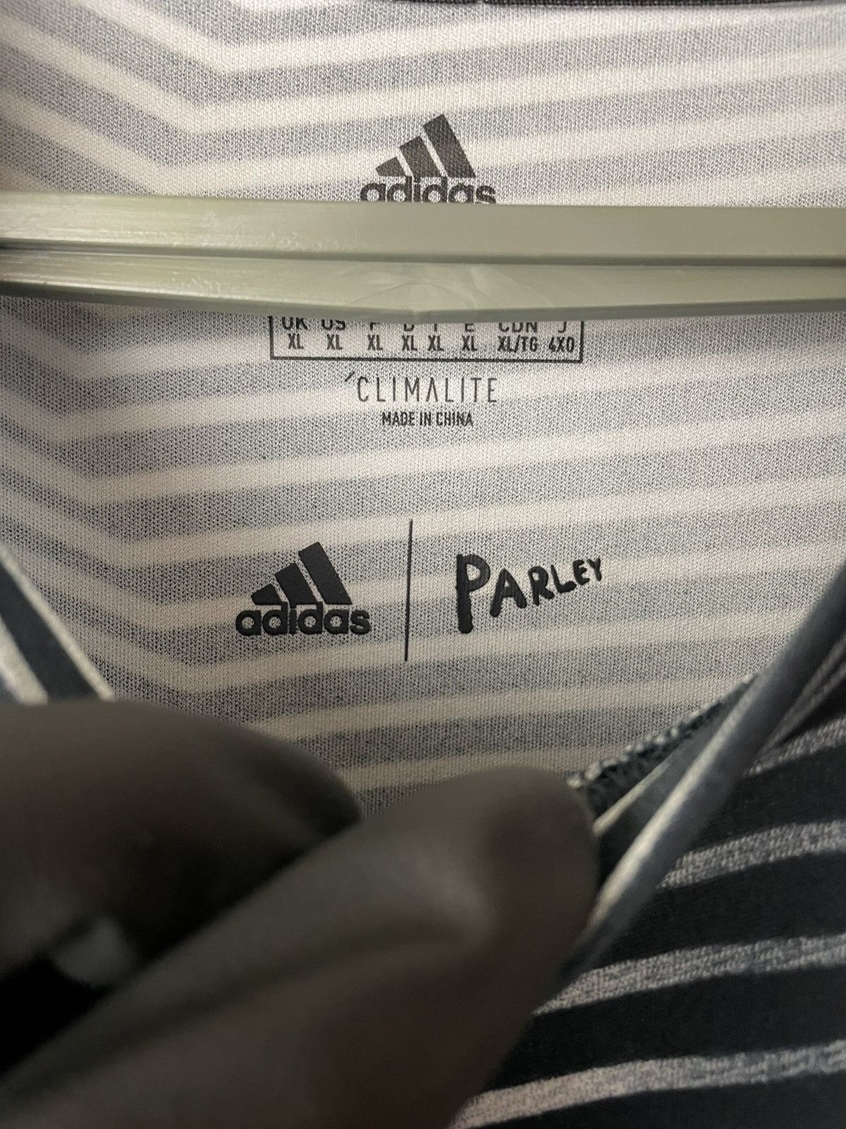 Adidas REAL MADRID 2018/2019 TRAINING SHIRT SOCCER JERSEY ADIDAS XL Size US XL / EU 56 / 4 - 8 Thumbnail