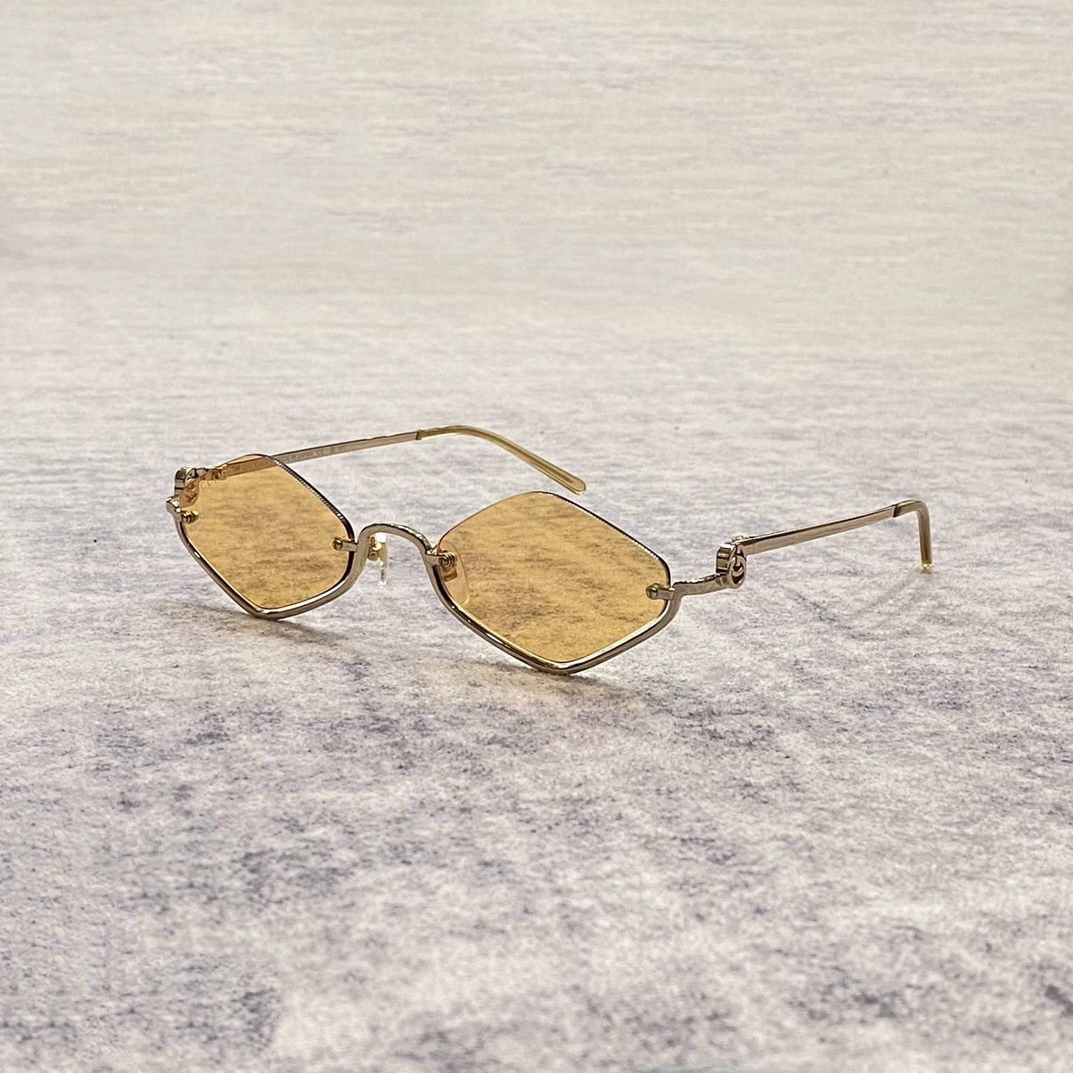 サングラス GUCCI Gucci - GG1604S - 004 gold gold yellow Gucci Gg1604s Linea Gg Logo 004 Gold Yellow Sunglasses