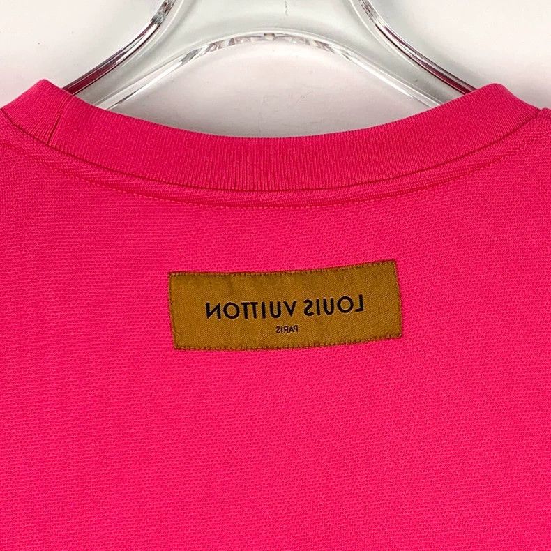 Louis Vuitton Louis Vuitton Rose red logo cut embroidery round neck shor Size US M / EU 48-50 / 2 - 6 Thumbnail