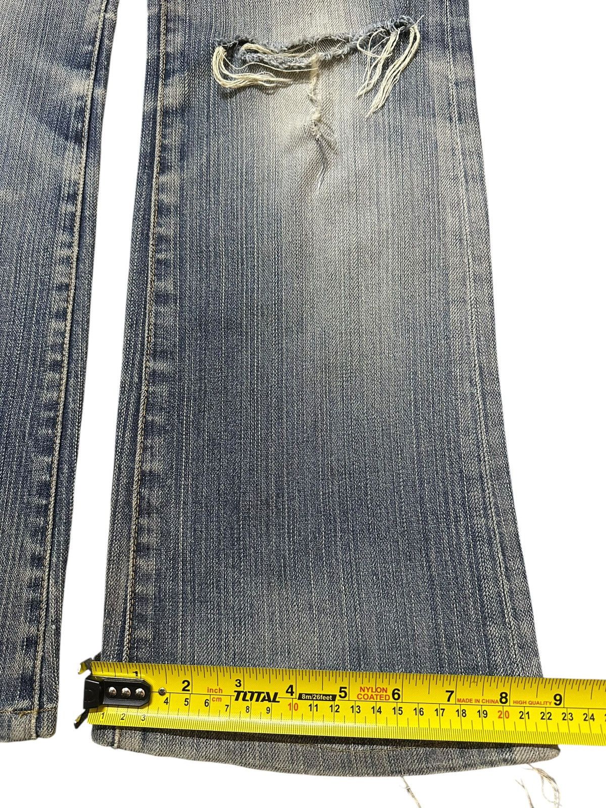Uniqlo Vintage Japanese Uniqlo Faded Wash Distress Wide Leg Jeans Size US 30 / EU 46 - 16 Thumbnail