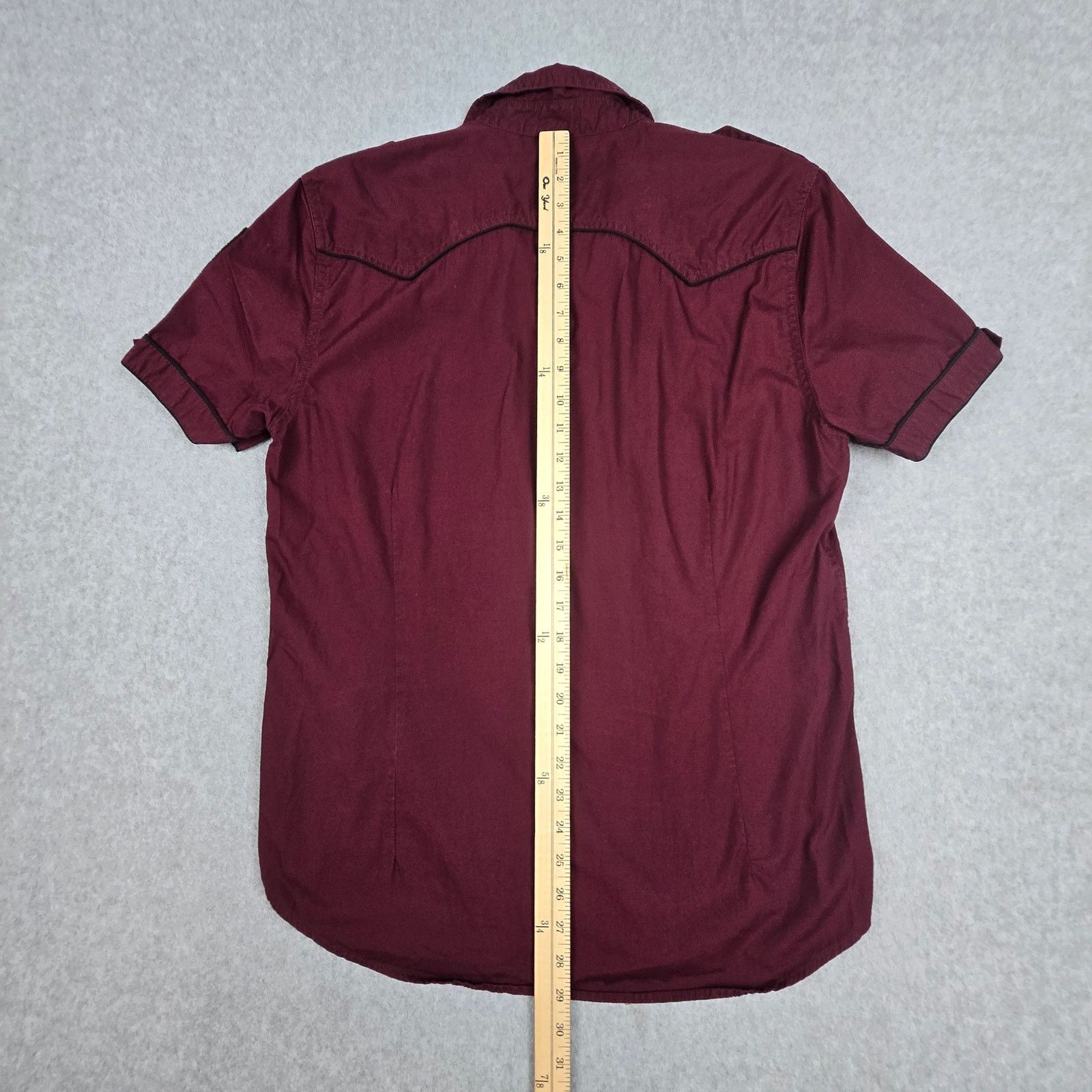 Guess Guess Large Maroon Shirt Black Stitched Logo Sleeve Patch Size US L / EU 52-54 / 3 - 15 Thumbnail