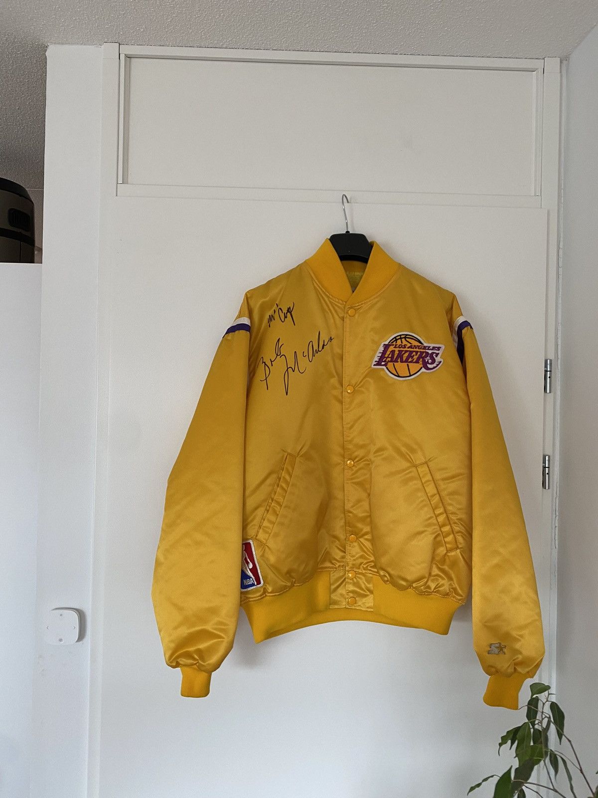 Starter Vintage Starter Lakers Varsity jacket with autographs! Size US XL / EU 56 / 4 - 1 Thumbnail