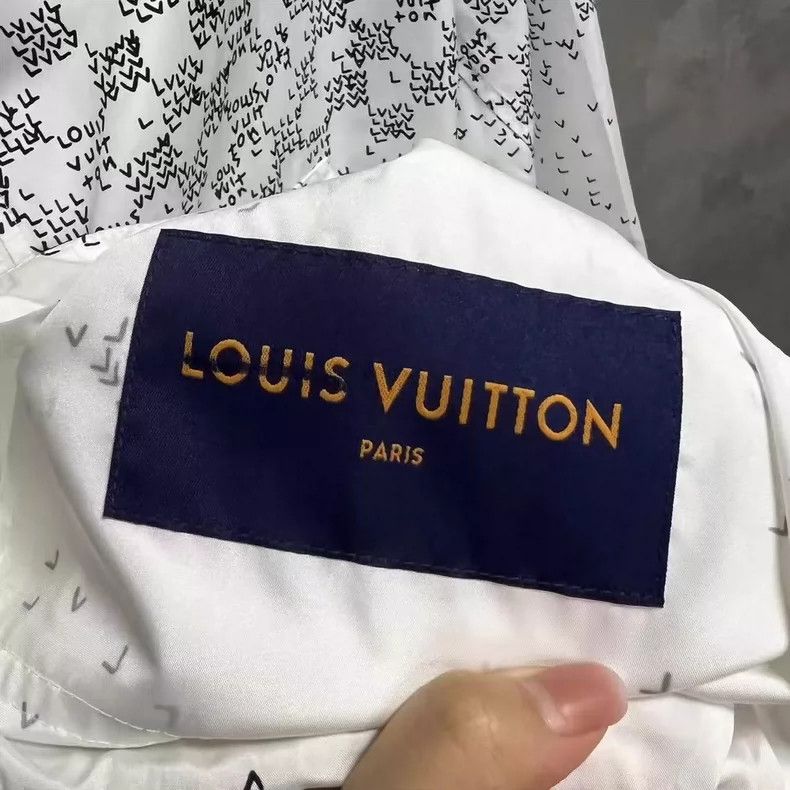 Louis Vuitton Louis Vuitton Beige checked polka dot print windbreaker ja Size US M / EU 48-50 / 2 - 4 Thumbnail