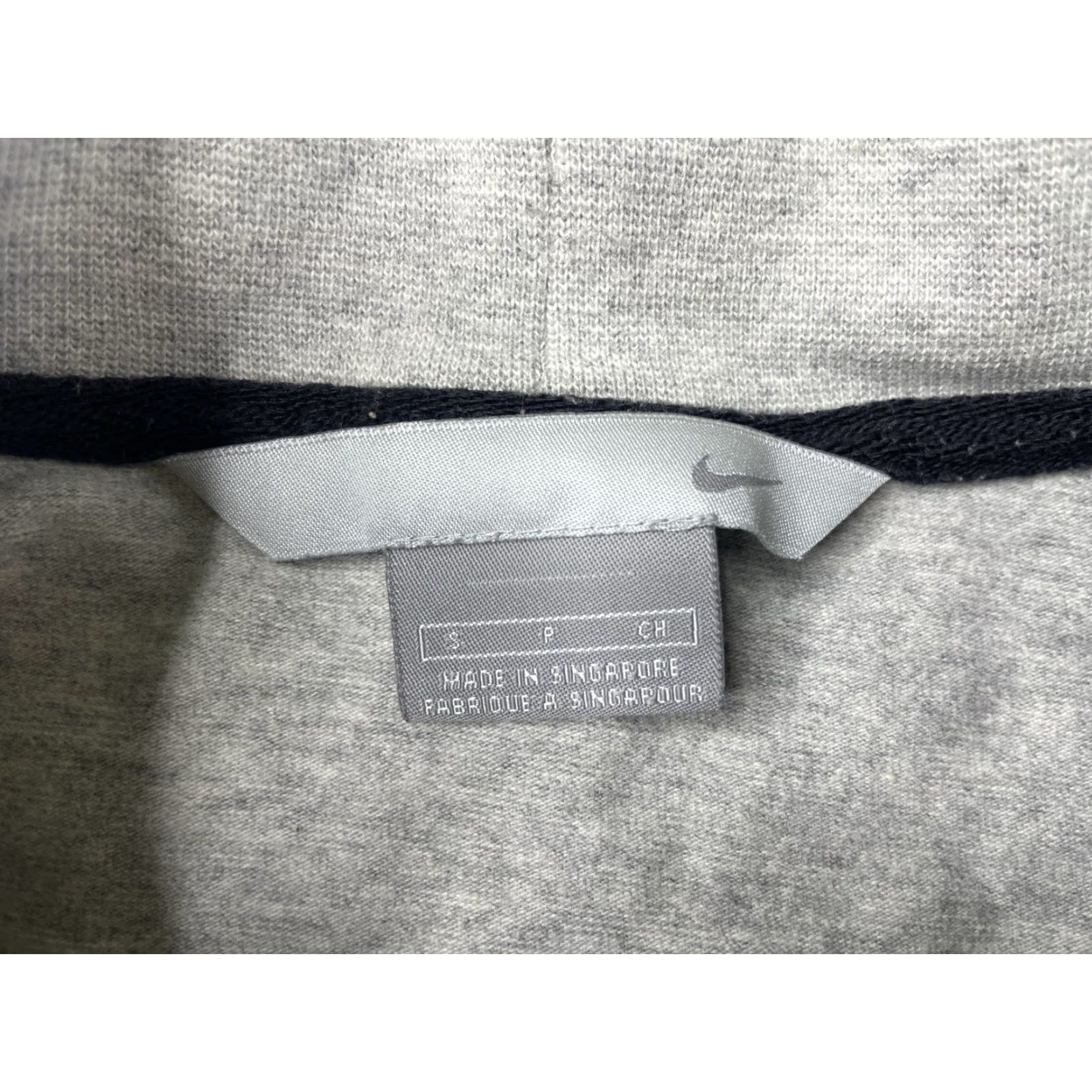 Nike VINTAGE Nike Mock Neck T-Shirt Mens Small S Gray Heather Long Sleeve Logo 2000s Sports Nike Shirts Mens Size US S / EU 44-46 / 1 - 3 Thumbnail