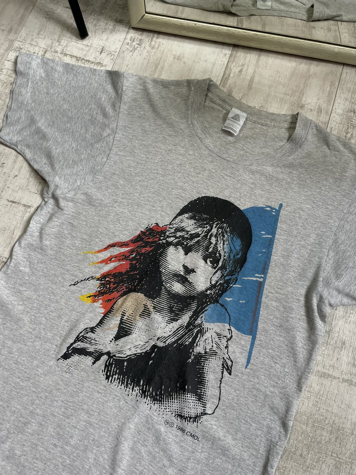 Vintage Vintage 1986 CMOL Les Miserables T-Shirt Grey RARE Size US L / EU 52-54 / 3 - 3 Thumbnail