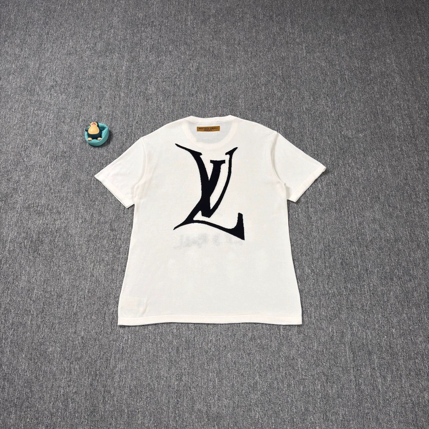 Louis Vuitton LV Curved Logo Cream Knit SS Tee XL LN Size US XL / EU 56 / 4 - 2 Thumbnail