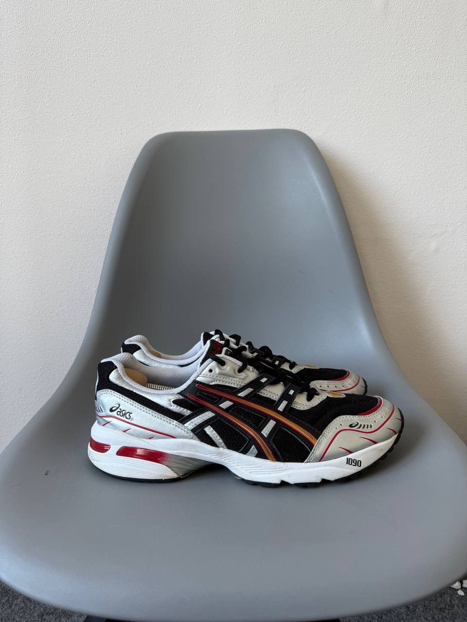 Asics Vintage asics gel low top sneakers Size US 10 / EU 43 - 2 Thumbnail