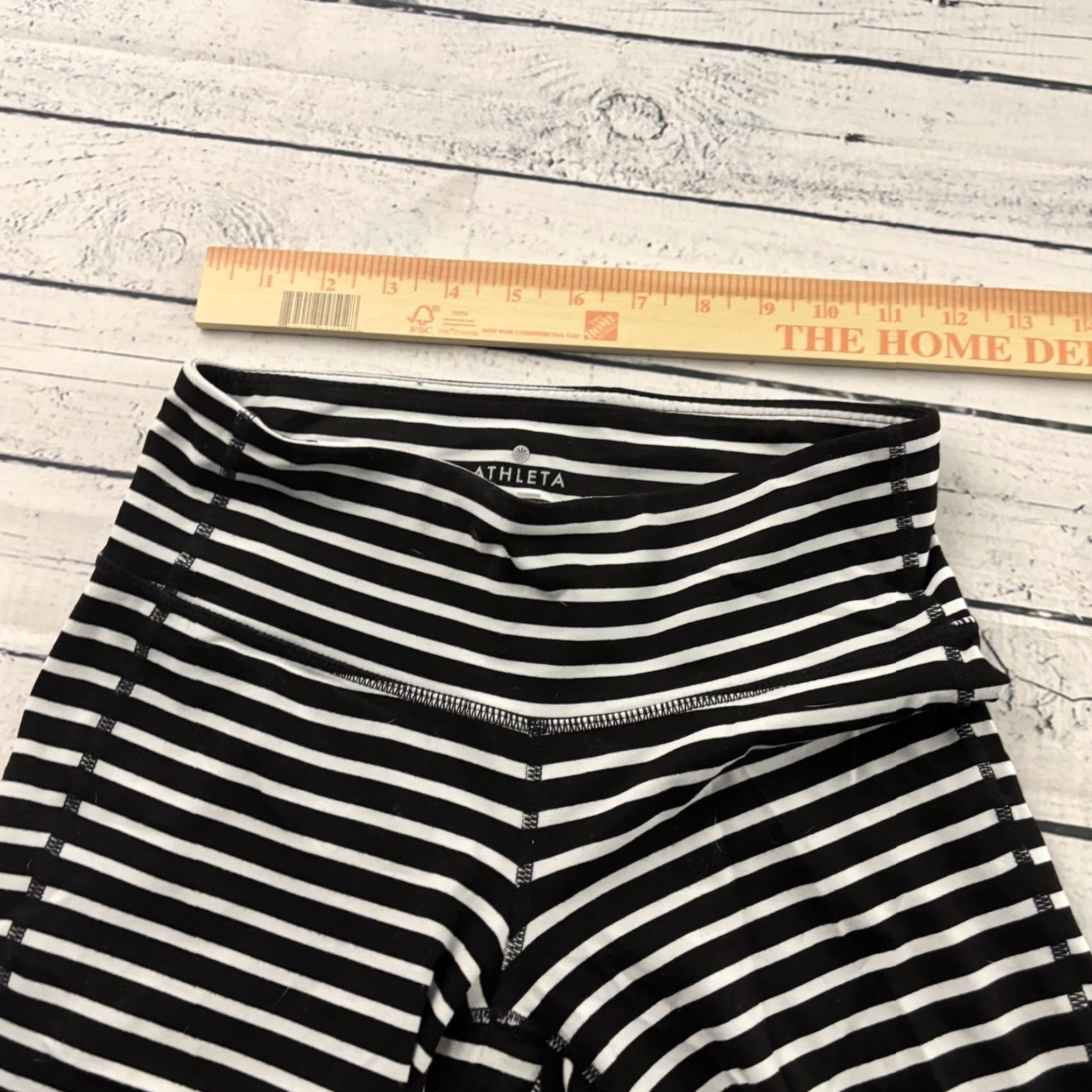 Athleta Athleta Chaturanga Capri Crop Leggings Women's XS Black White Striped Activewear Leggings Size 26" / US 2 / IT 38 - 4 Thumbnail