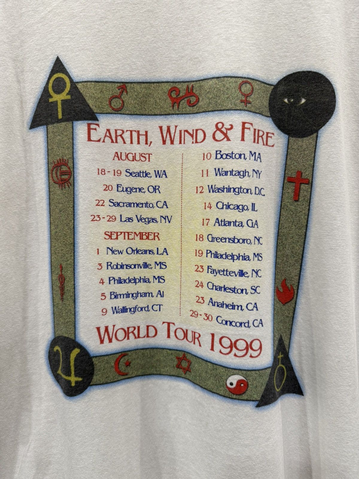 Other Vintage 90s Earth Wind & Fire T-Shirt Size US XL / EU 56 / 4 - 6 Thumbnail