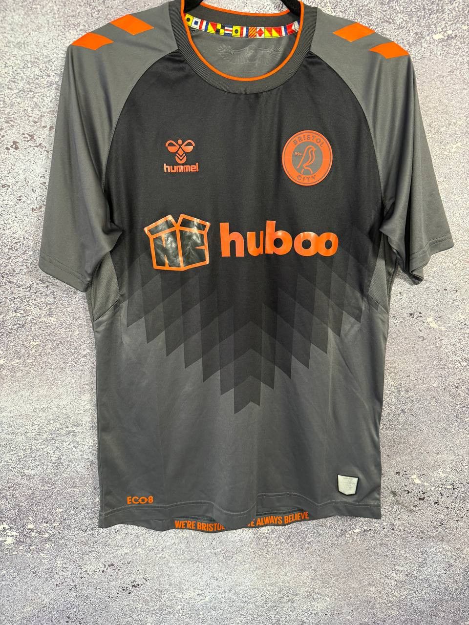 Hummel × Vintage Vintage Bristol City 2022/23 Hummel Soccer Jersey Size US S / EU 44-46 / 1 - 3 Thumbnail