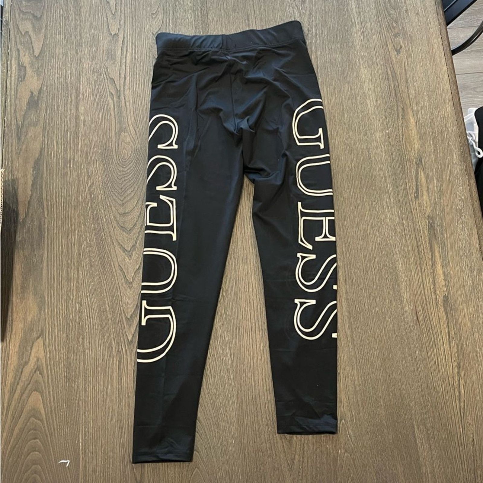 Guess NWOT Guess Black Cropped Capri Leggings Logo Print Size S Size 26" / US 2 / IT 38 - 1 Thumbnail