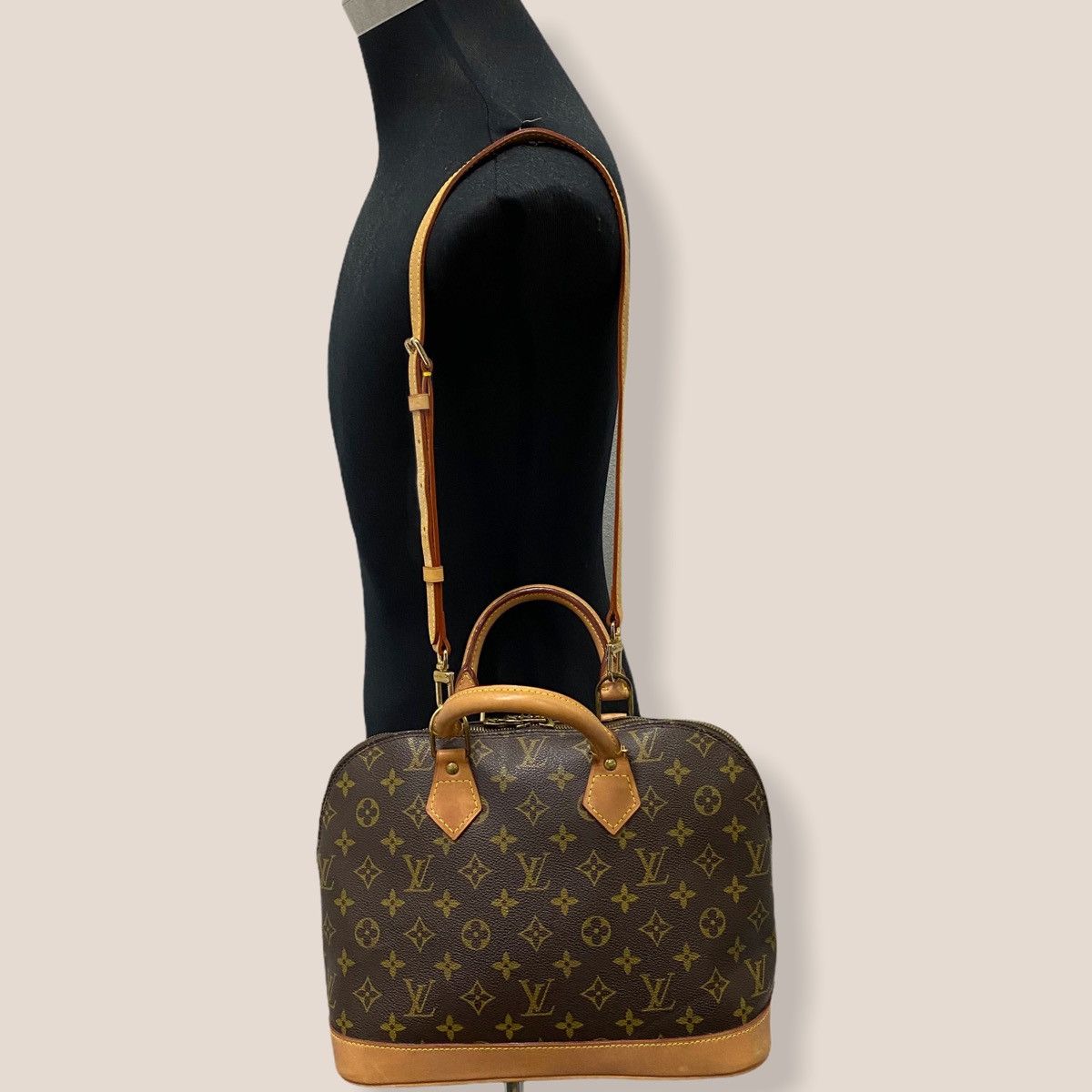 Louis Vuitton AUTH. LOUIS VUITTON MONOGRAM ALMA PM HANDBAG WITH LONG STRAP Size ONE SIZE - 20 Thumbnail