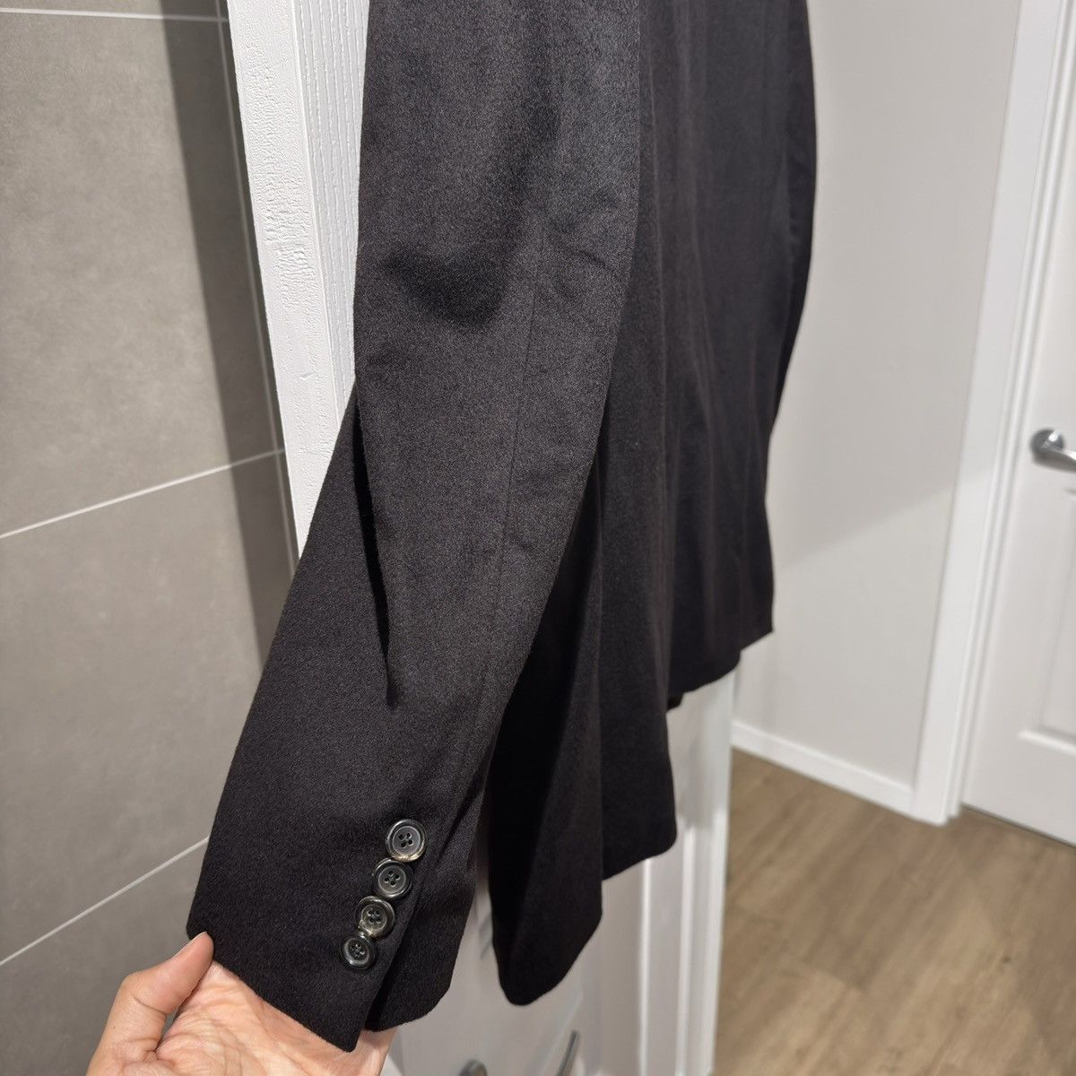 Hugo Boss Hugo Boss men’s black suit, premium Loro Piana 100% cashmere Size 46R - 8 Thumbnail