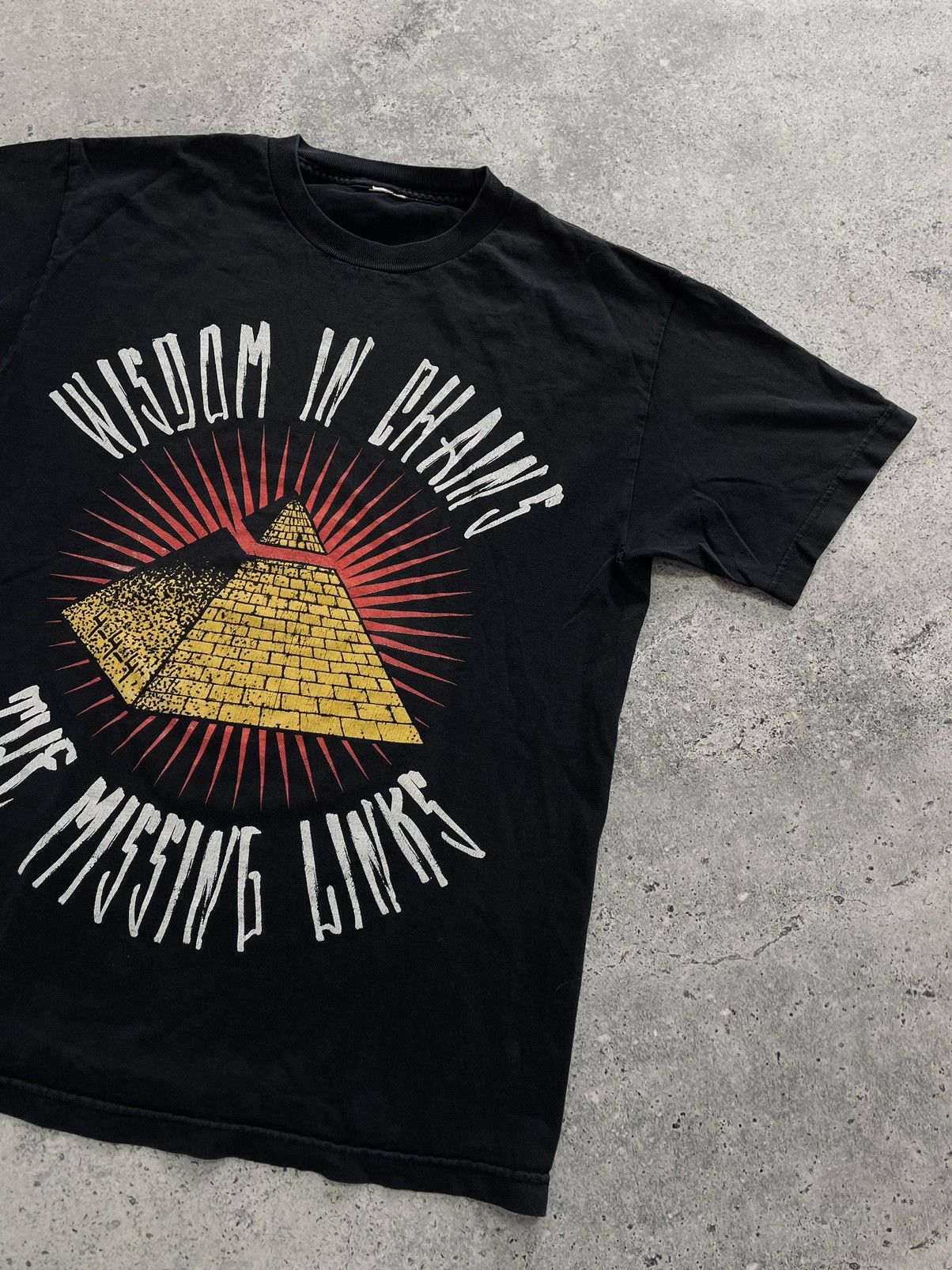 Band Tees Vintage Wisdom in Chains The Missing Links Pyramid T-Shirt Size US M / EU 48-50 / 2 - 2 Thumbnail