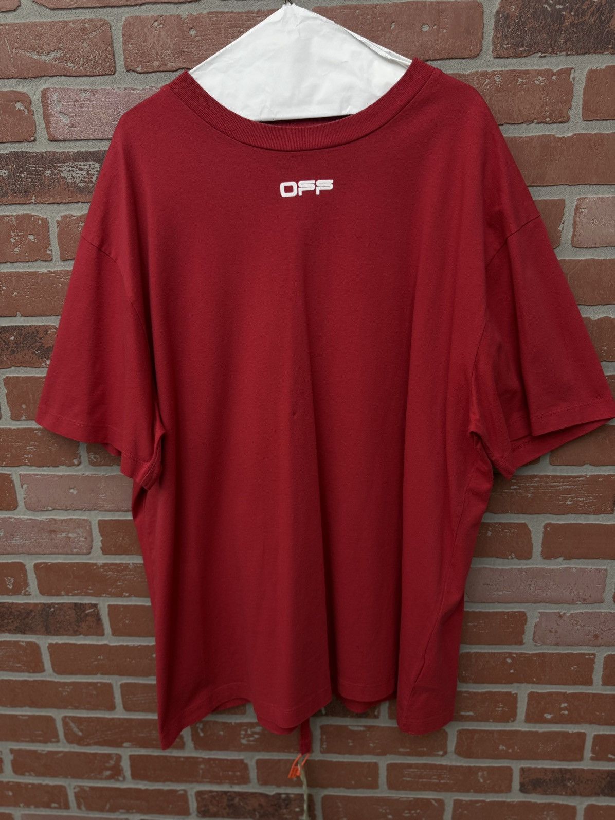 Off-White Off White Tee Shirt Size Large Red Pre Owned Dry Cleaned Size US L / EU 52-54 / 3 - 6 Thumbnail