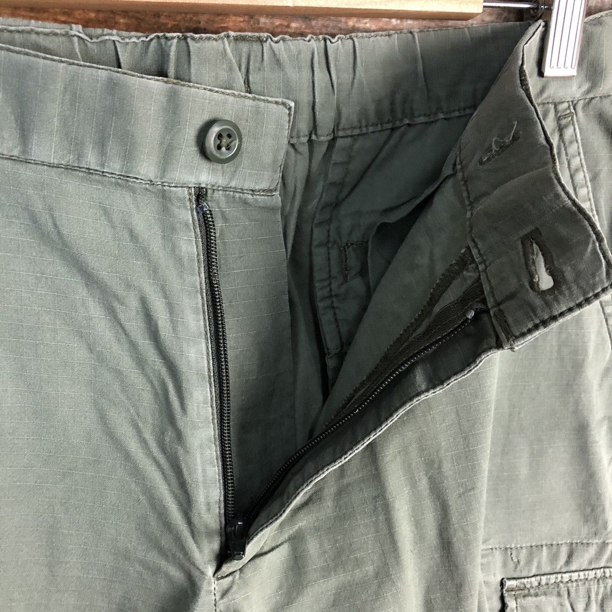 Uniqlo Uniqlo Green Cargo ripped Multipocket utility Pants #A2393 Size US 33 - 15 Thumbnail