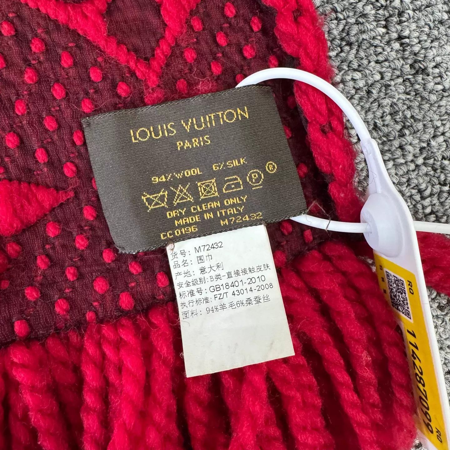 Louis Vuitton LV Red Double-Sided Logo Wool Scarf 99 New Size ONE SIZE - 4 Thumbnail