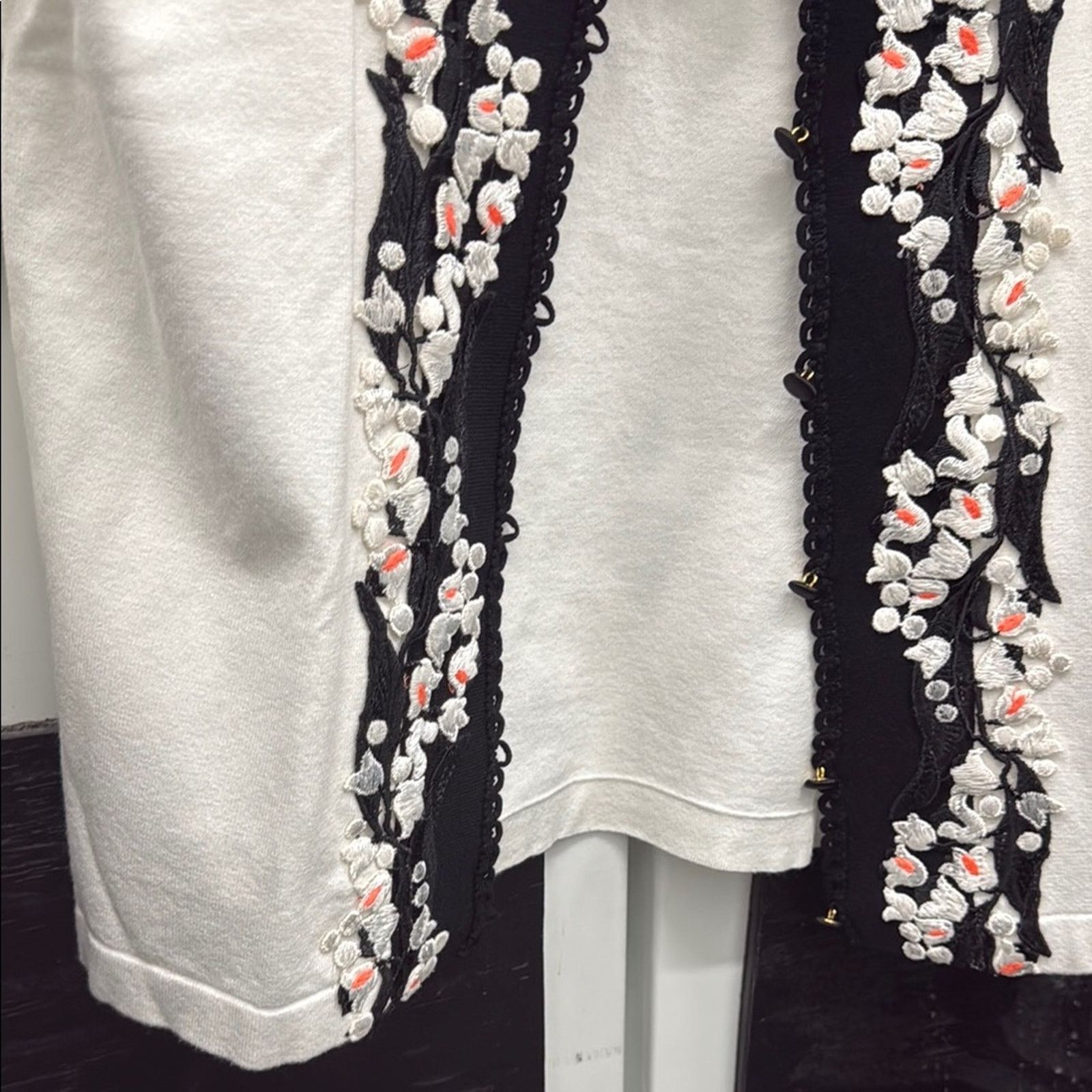 Blumarine NWT Blumarine Embroidered Cardigan Sweater Black Trim Rare M Size M / US 6-8 / IT 42-44 - 6 Thumbnail