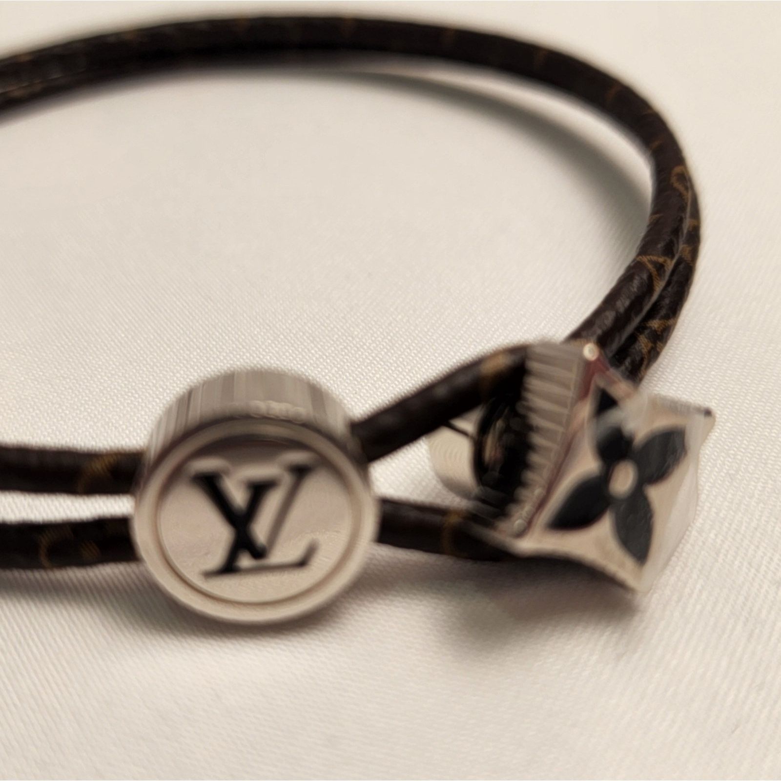Louis Vuitton Authentic Louis Vuitton Catch It Monogram Eclipse New Rare Size ONE SIZE - 6 Thumbnail