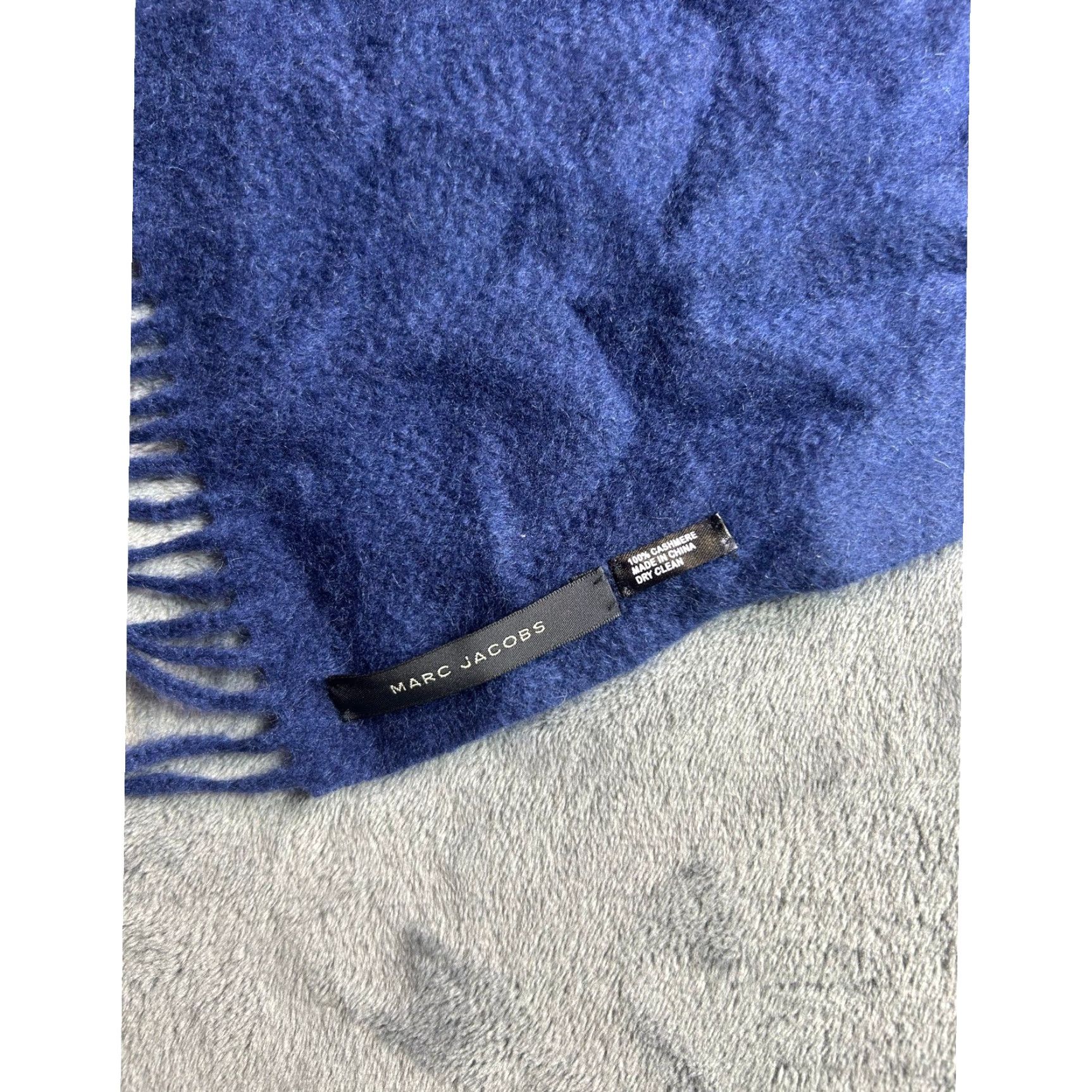 Marc Jacobs VINTAGE Marc Jacobs Scarf Women Deep Blue 100% Cashmere Fringed Luxury Accessory Size ONE SIZE - 2 Thumbnail