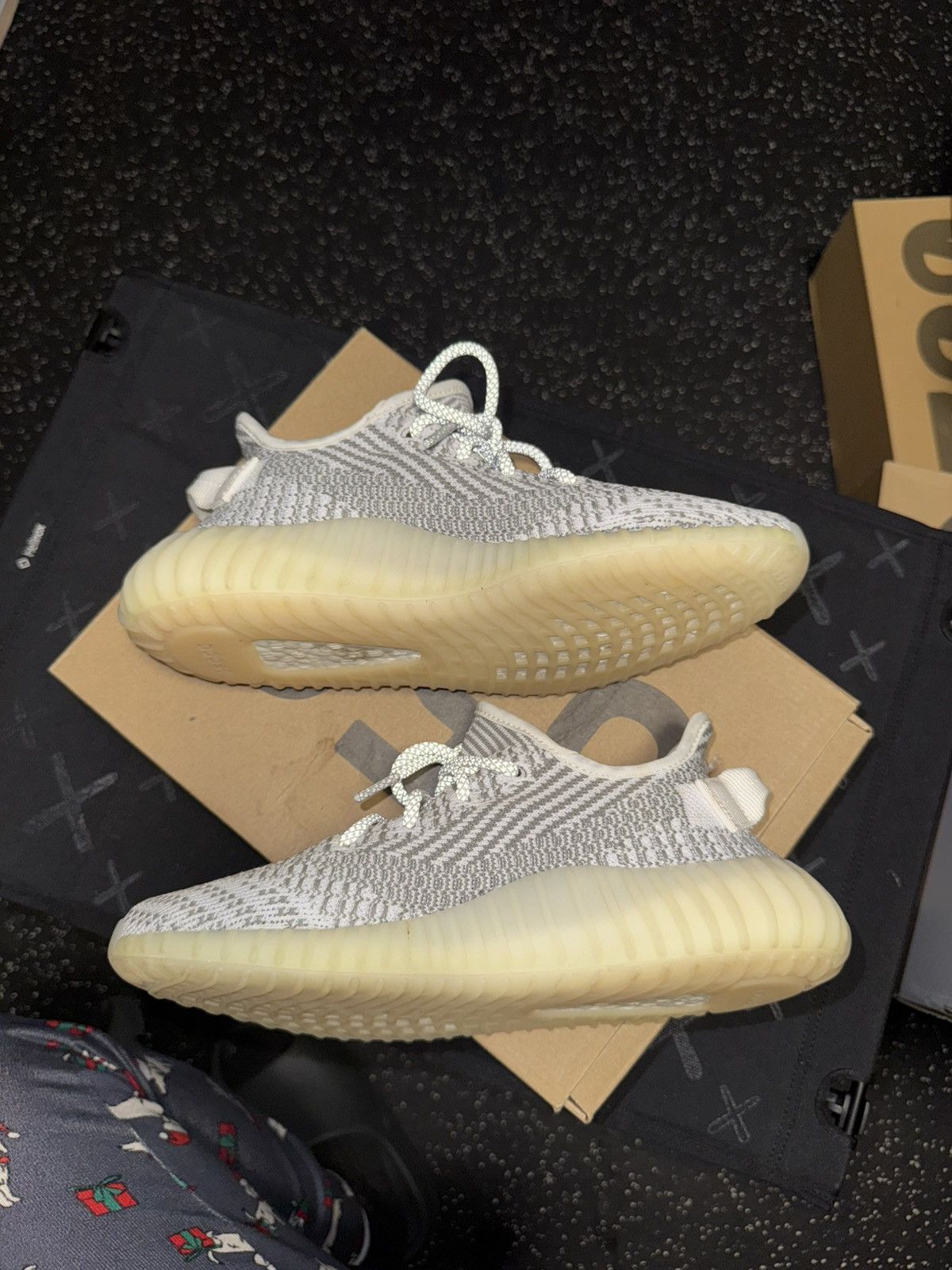 Adidas × Yeezy Adidas Yeezy Boost 350 V2 static non-reflective sz 6Y Size US 6 / EU 39 - 10 Thumbnail