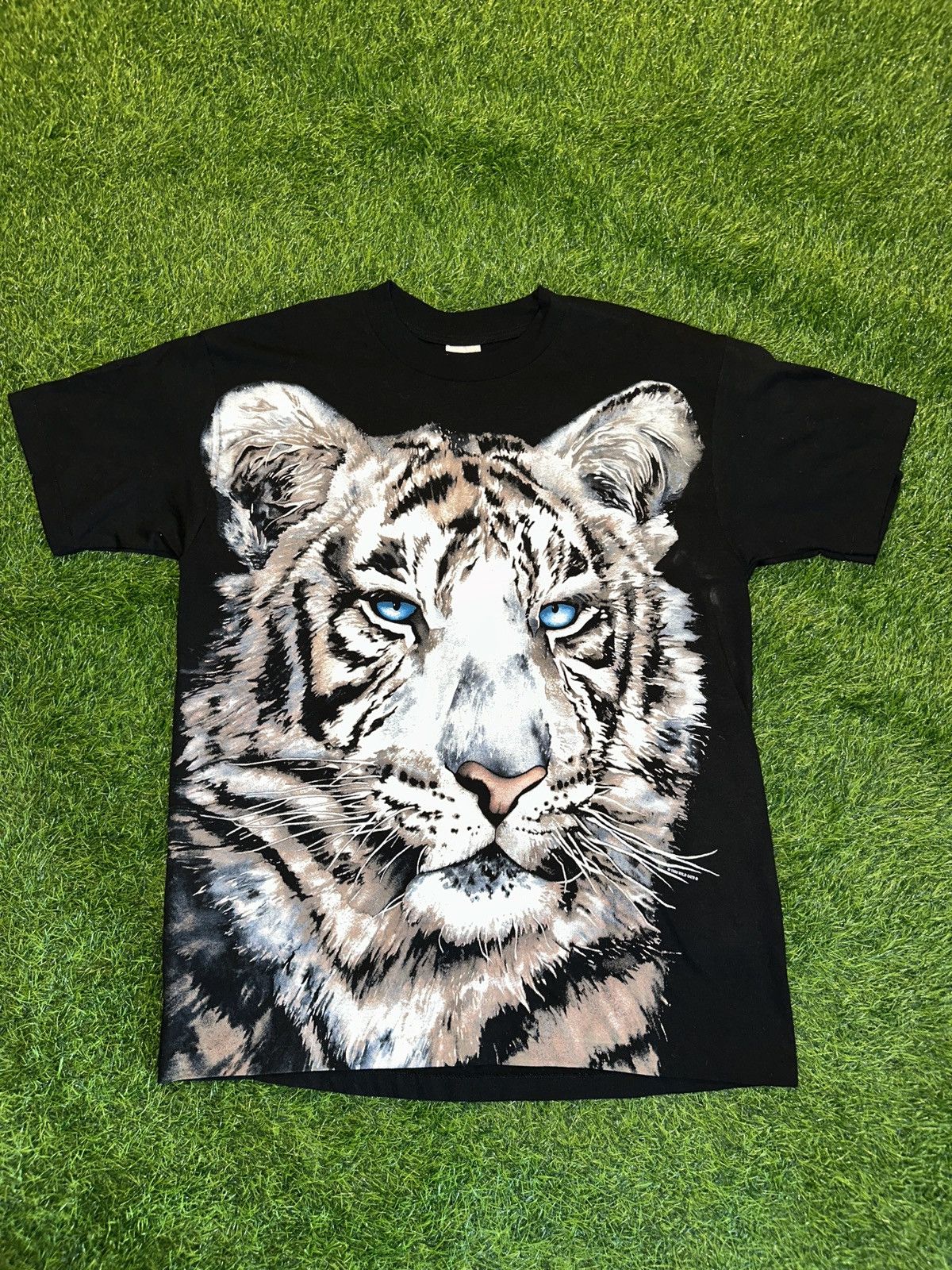 Vintage Vintage tiger big print tee shirt size large Size US L / EU 52-54 / 3 - 1 Thumbnail
