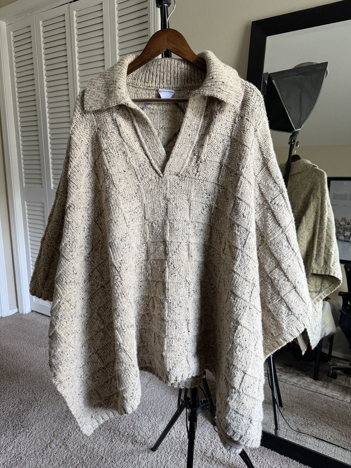Bottega Veneta Bottega Veneta AW 24 poncho Size US L / EU 52-54 / 3 - 1 Thumbnail