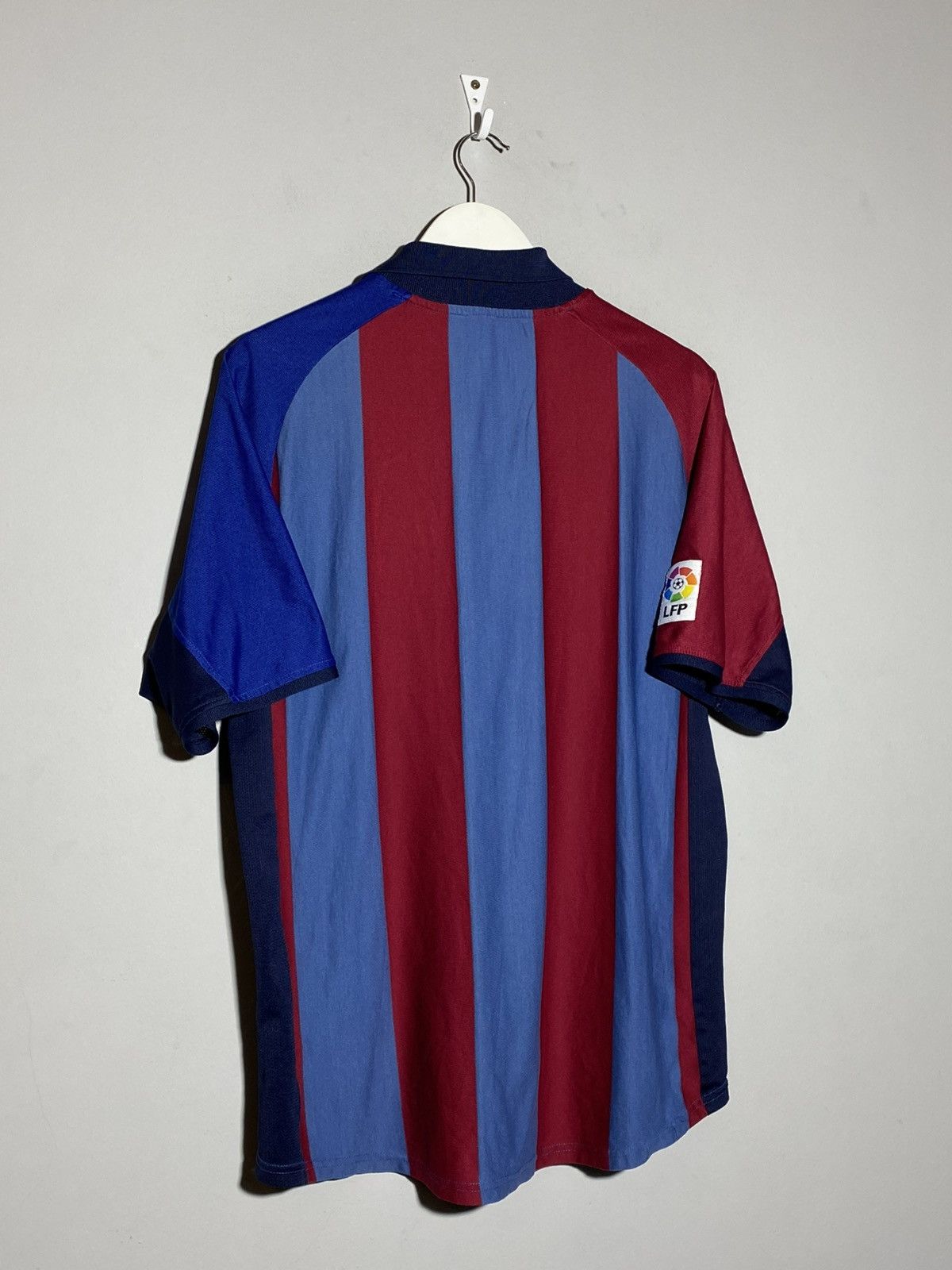 Nike Nike FC Barcelona 2001/02 Home Jersey Vintage Travis Vibes Size US L / EU 52-54 / 3 - 2 Thumbnail