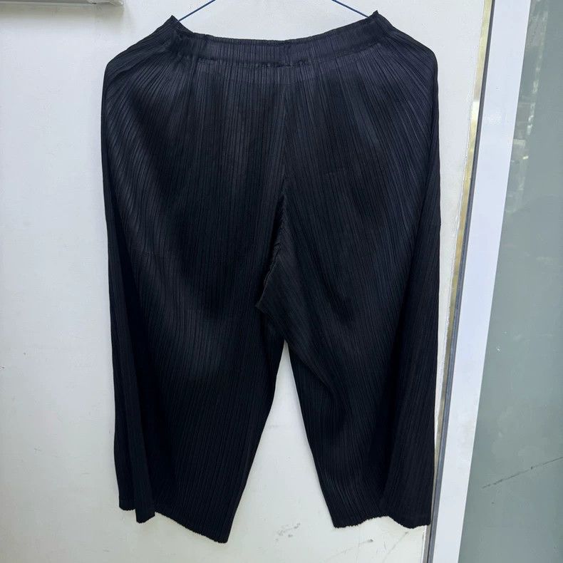 Issey Miyake Issey Miyake size:3 Black pleated wide-leg pants Size 31" - 2 Thumbnail