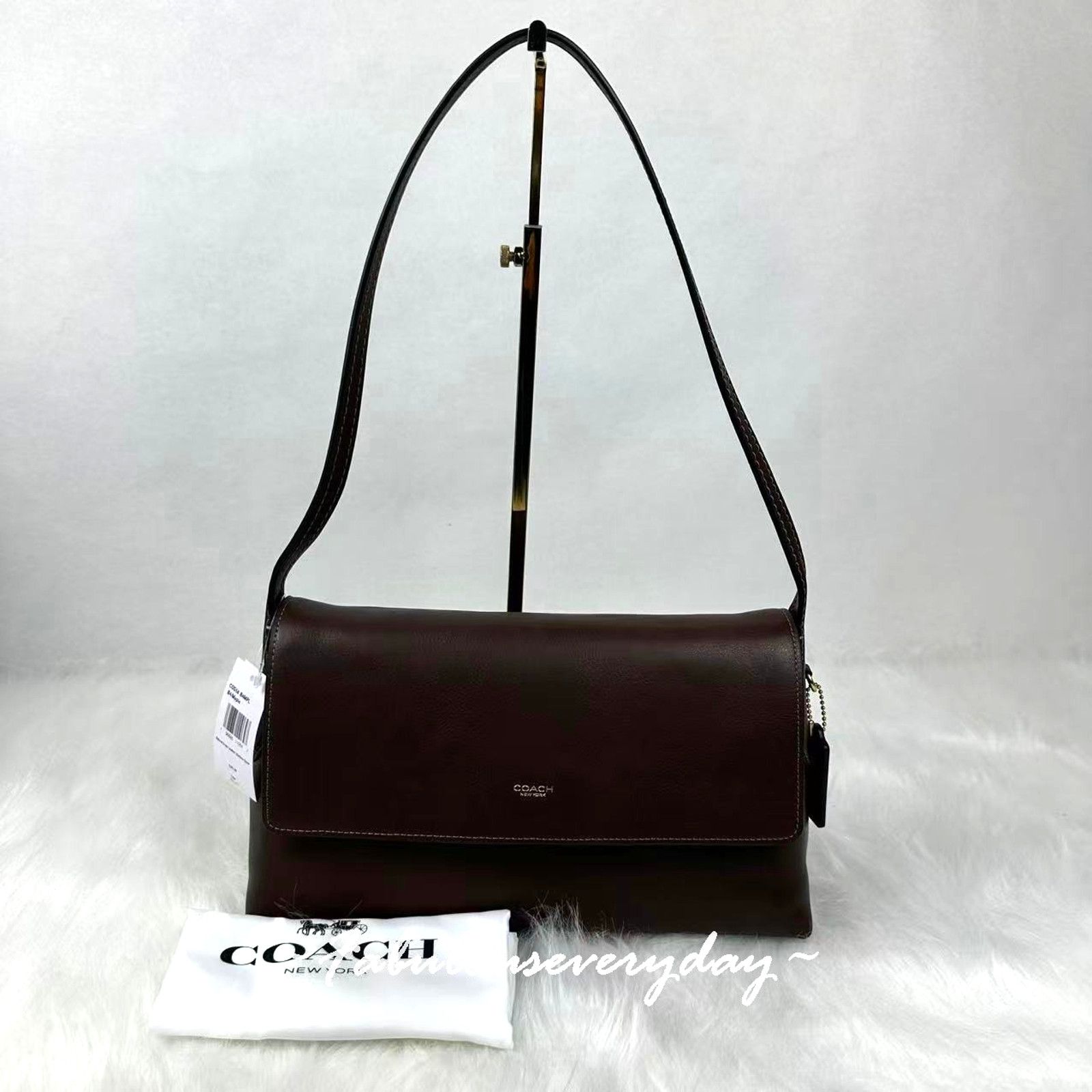 Coach Coach Chelsea Shoulder Bag 30 In Leather/Brass/Maple Size ONE SIZE - 1 Thumbnail