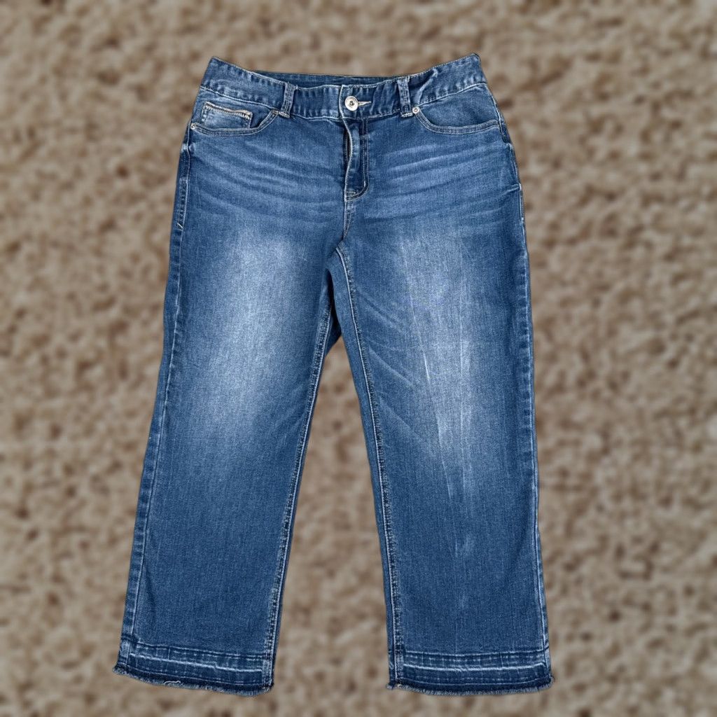 Vintage Maurices Jeans Capri Womens 29x22 Mid Rise Blue Denim Distressed 5-Pocket Regular Cotton Blend Capris 9" Rise Maurices Jeans Size 30" / US 8 / IT 44 - 1 Thumbnail