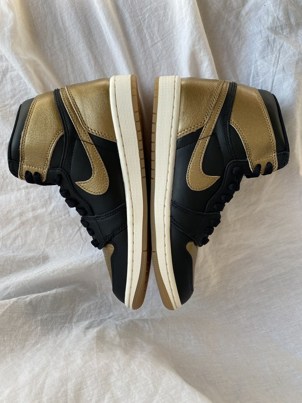 Jordan Brand Nike Air Jordan One Metalic Gold Size US 5.5 / EU 38 - 11 Thumbnail