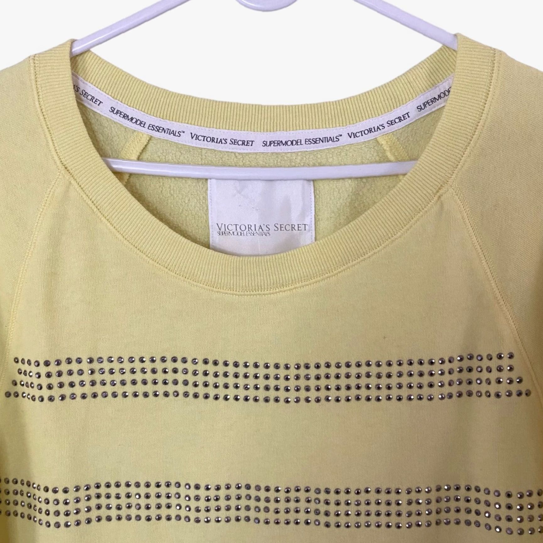 Victoria's Secret Viktoria's Secret Supermodel Sweatshirt Rhinestone Yellow Womens Small 3/4 Sleeve Sweatshirt Ladies Small Yellow Rhinestone Pullover 3/4 Sleeve Size S / US 4 / IT 40 - 5 Thumbnail