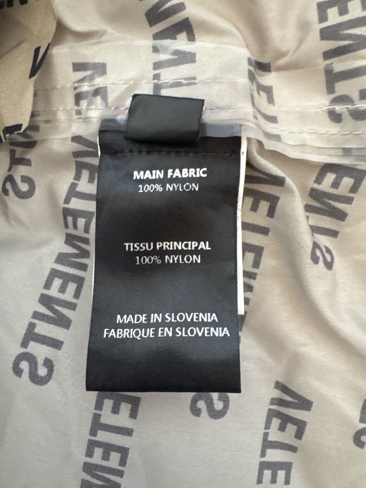 Vetements Vetements AW18 Monogram Raincoat Size US L / EU 52-54 / 3 - 6 Thumbnail