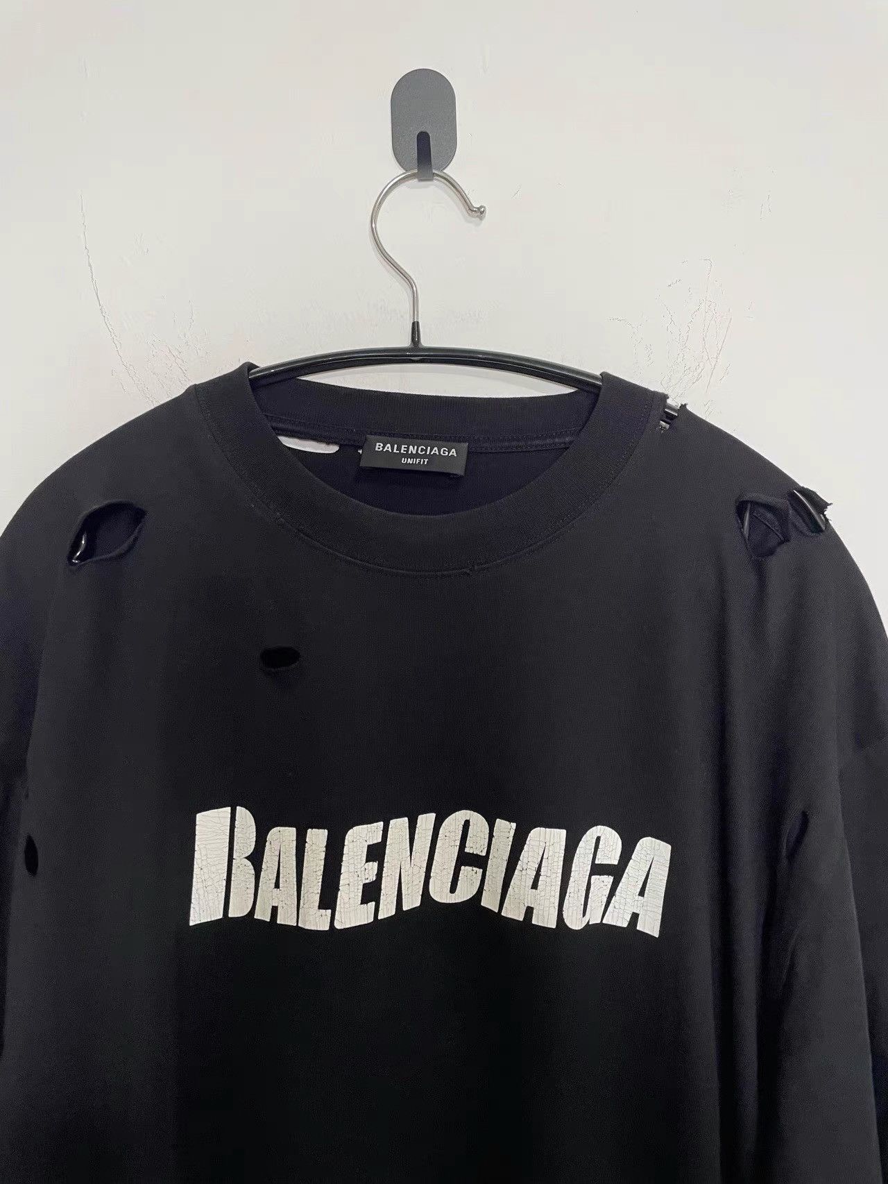 Balenciaga Balenciaga Destroyed Short Sleeve T-shirt K28 Size US XS / EU 42 / 0 - 4 Thumbnail