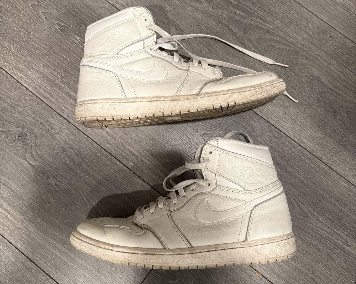 Nike Air Jordan 1 retro High OG ‘Sail’ Size US 10.5 / EU 43-44 - 1 Thumbnail