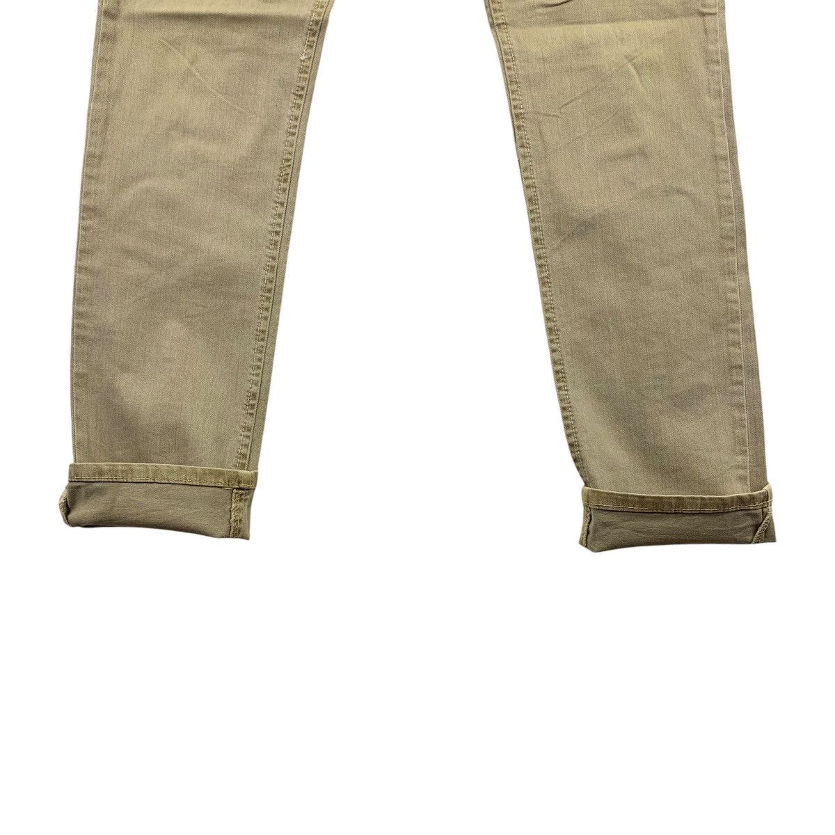 Designer × John Galliano JOHN GALLIANO newspaper printed goes jogging designer jeans Size US 31 - 12 Thumbnail