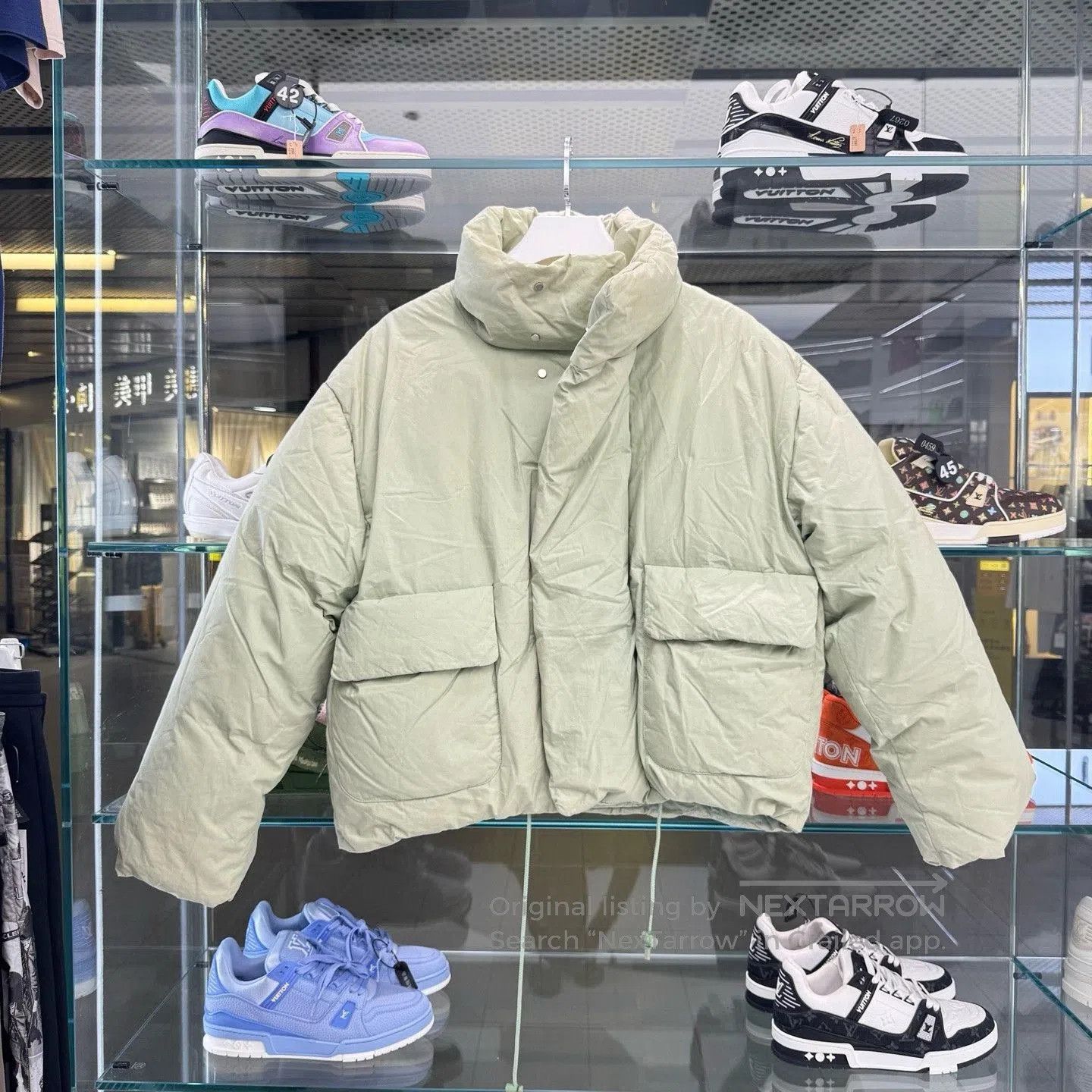 Louis Vuitton Louis Vuitton Stand-Collar Short Down Jacket. Size M / US 6-8 / IT 42-44 - 1 Thumbnail
