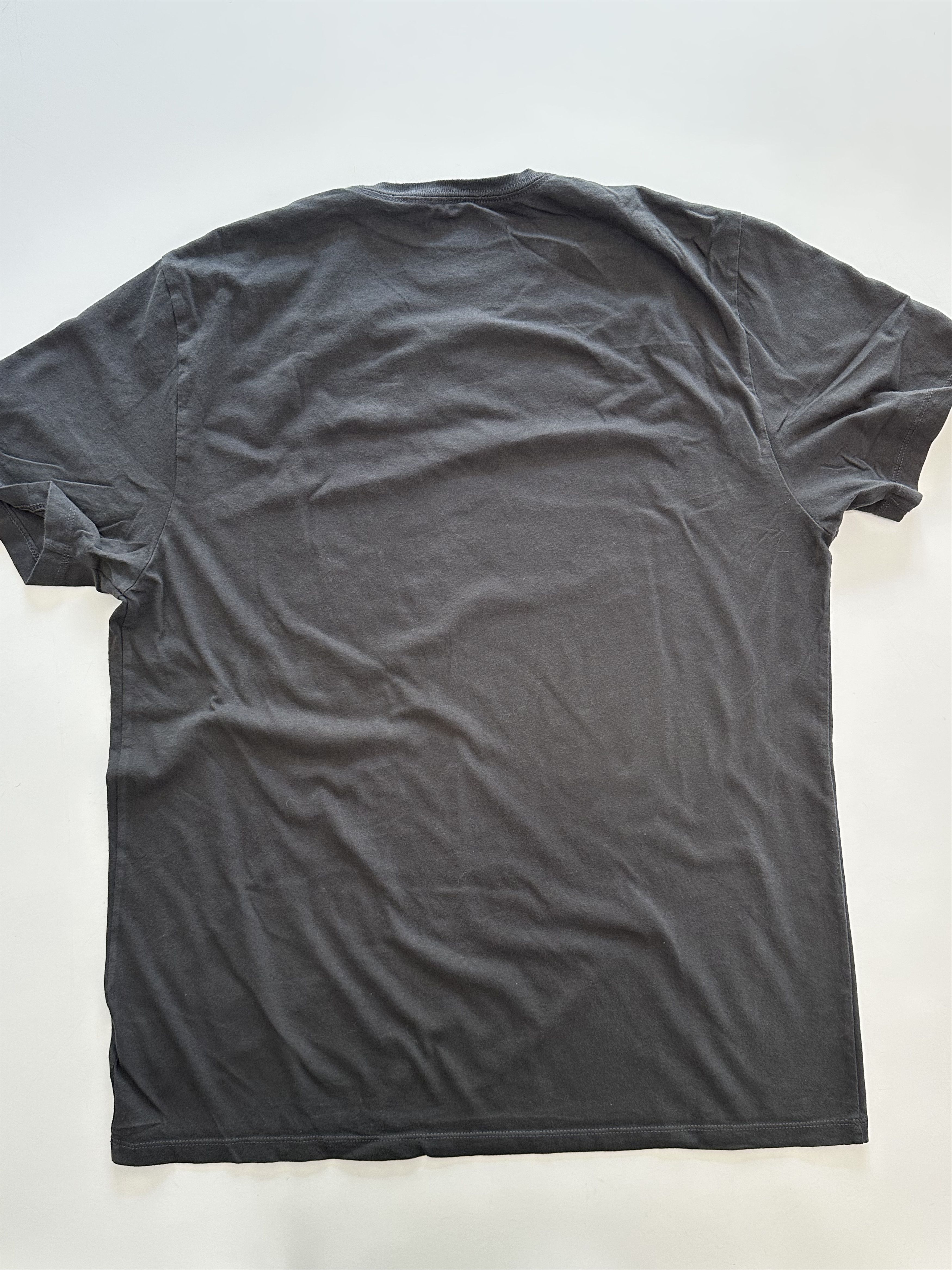Old Navy Old Navy Nirvana Graphic T-shirt Large Dark Gray Yellow Band Size US L / EU 52-54 / 3 - 4 Thumbnail