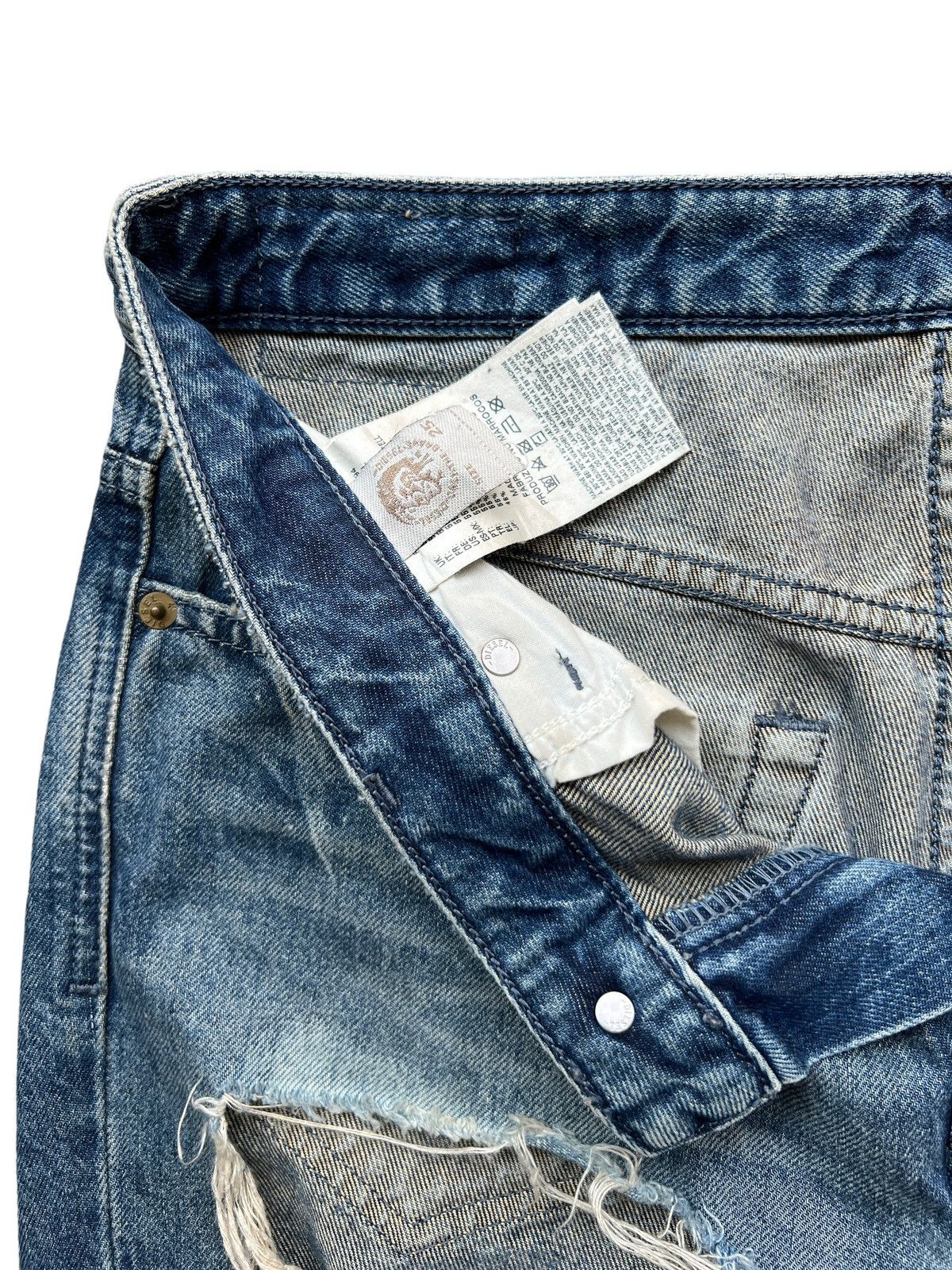 Diesel 💥Rare💥 Diesel Distressed Ripped Thrashed Denim Jeans 31x31.5 Size US 31 - 14 Thumbnail