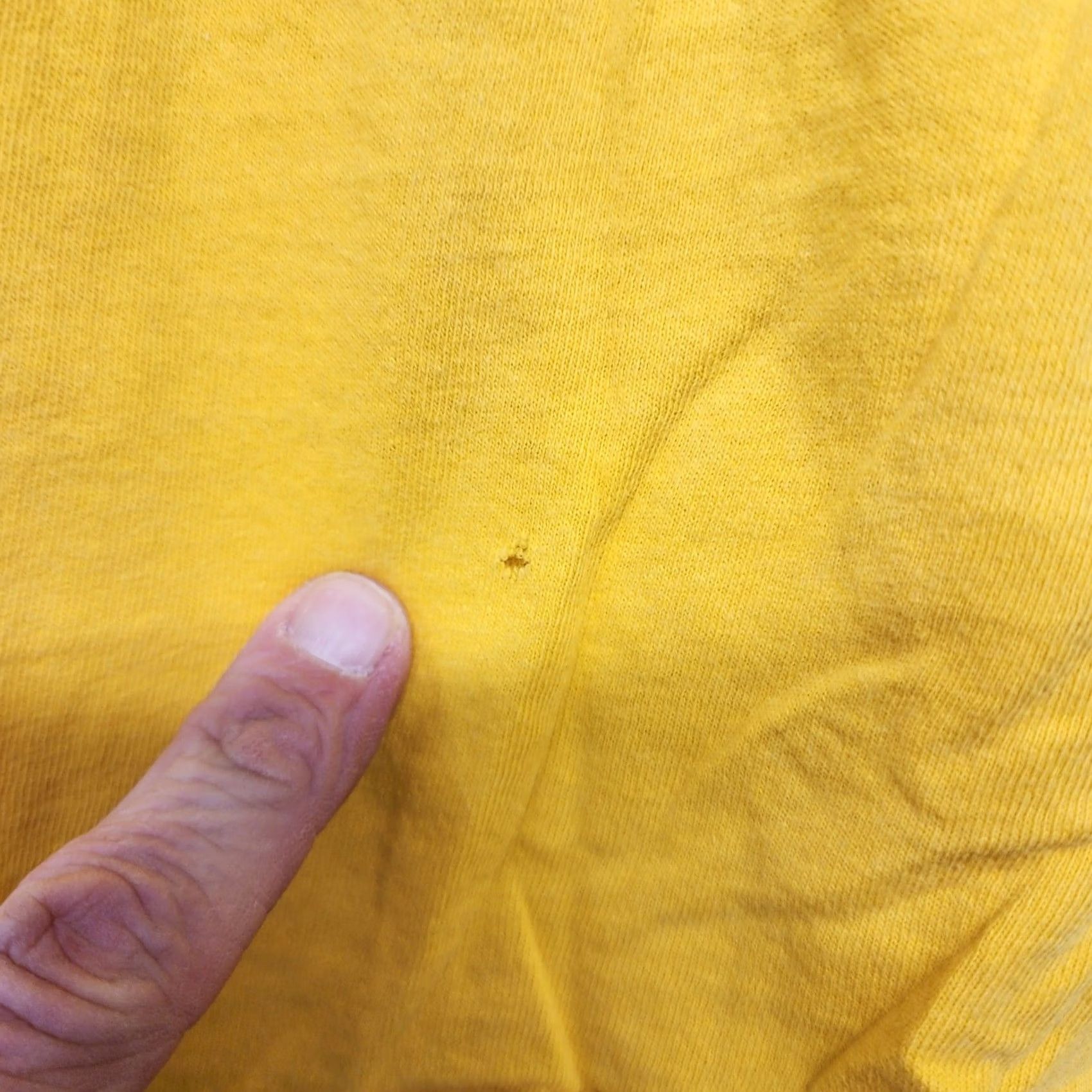Hanes VINTAGE Hanes T Shirt Mens Large Yellow Crew Neck Pocket Distressed Thrashed Mens Size US L / EU 52-54 / 3 - 6 Thumbnail